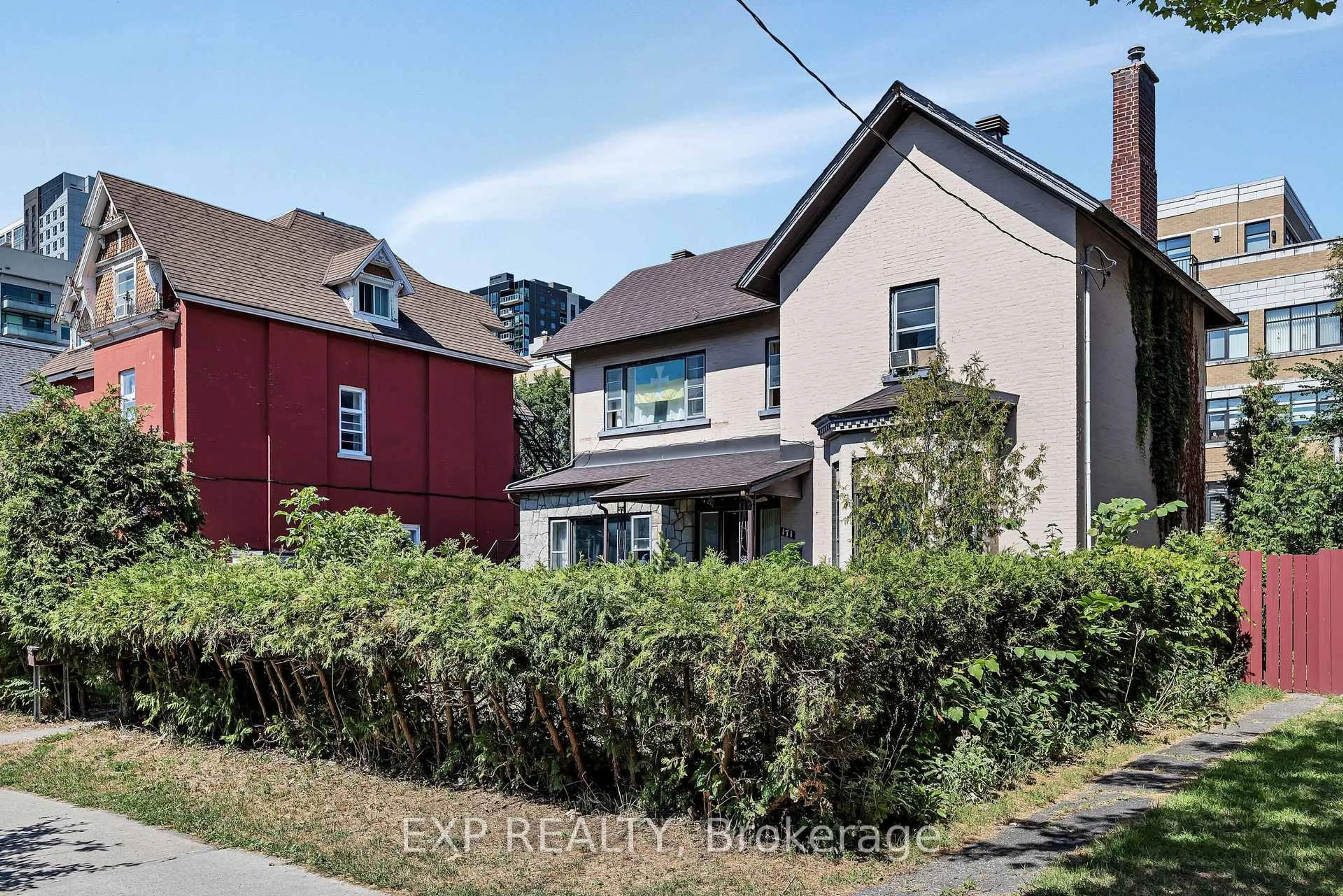 A pic from outside/outdoor area/front of a property/back of a property/a pic from drone, street for 171 Daly Ave, Ottawa Ontario K1N 6E8