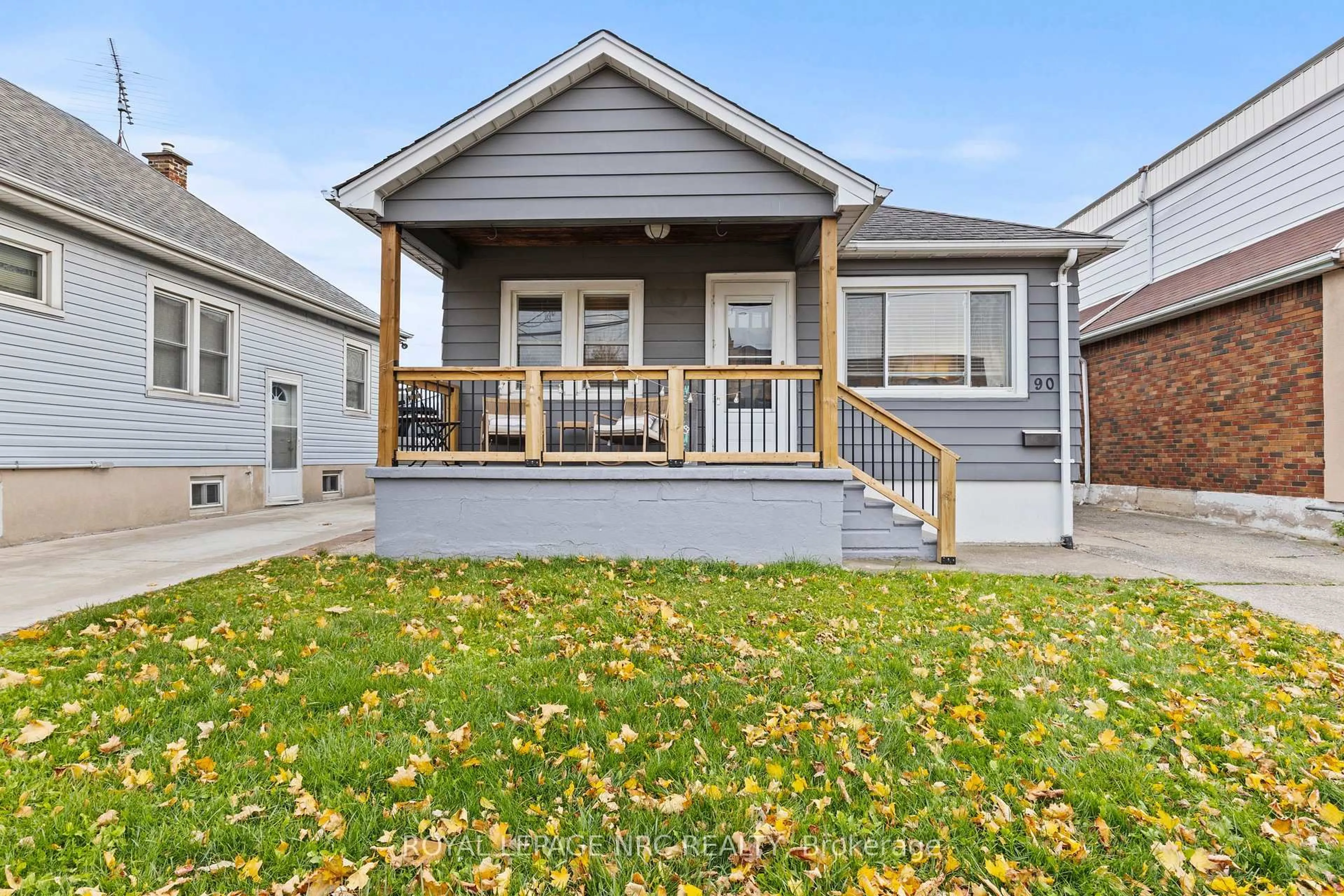 Home with vinyl exterior material, street for 90 Facer St, St. Catharines Ontario L2M 5J5