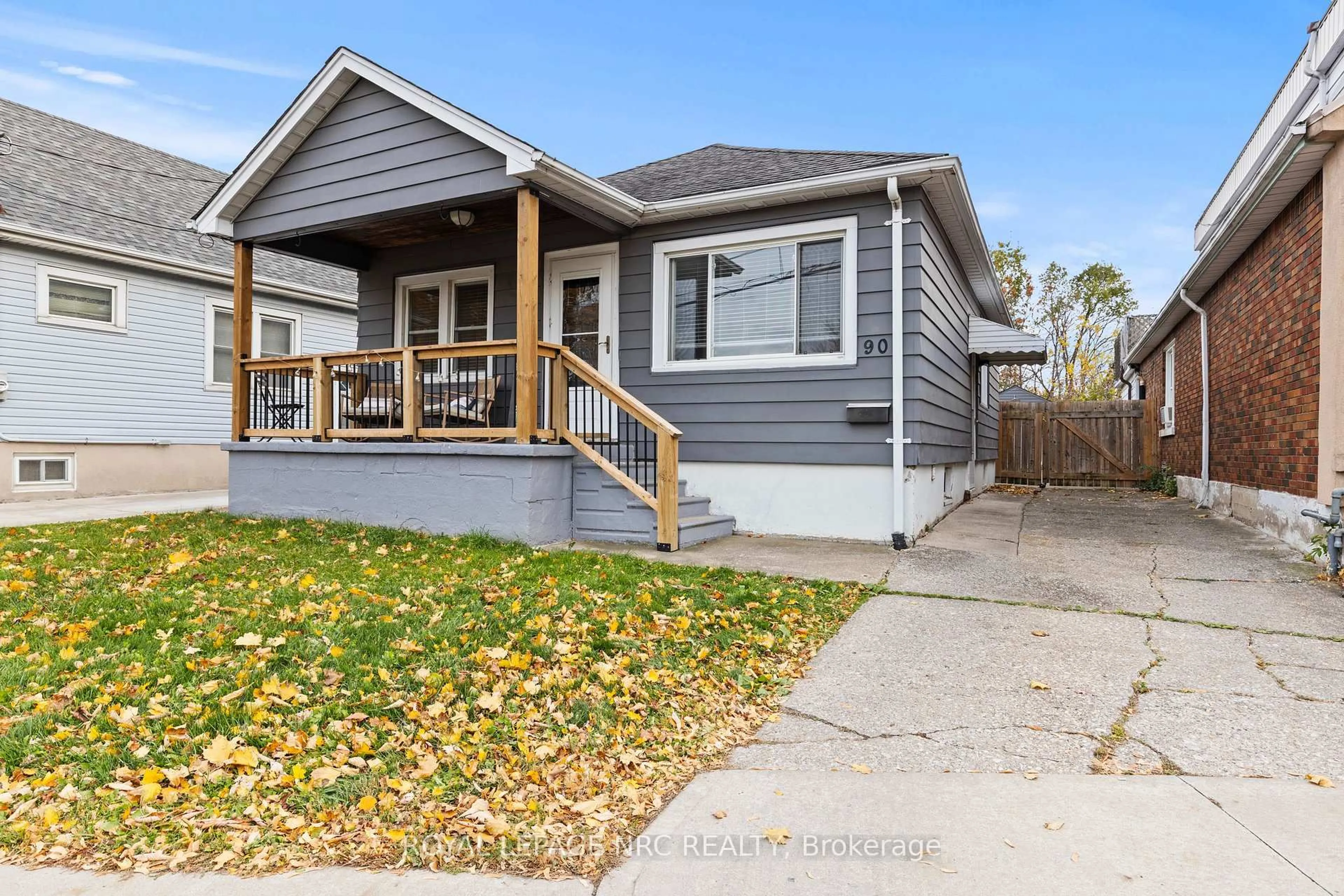 Home with vinyl exterior material, street for 90 Facer St, St. Catharines Ontario L2M 5J5