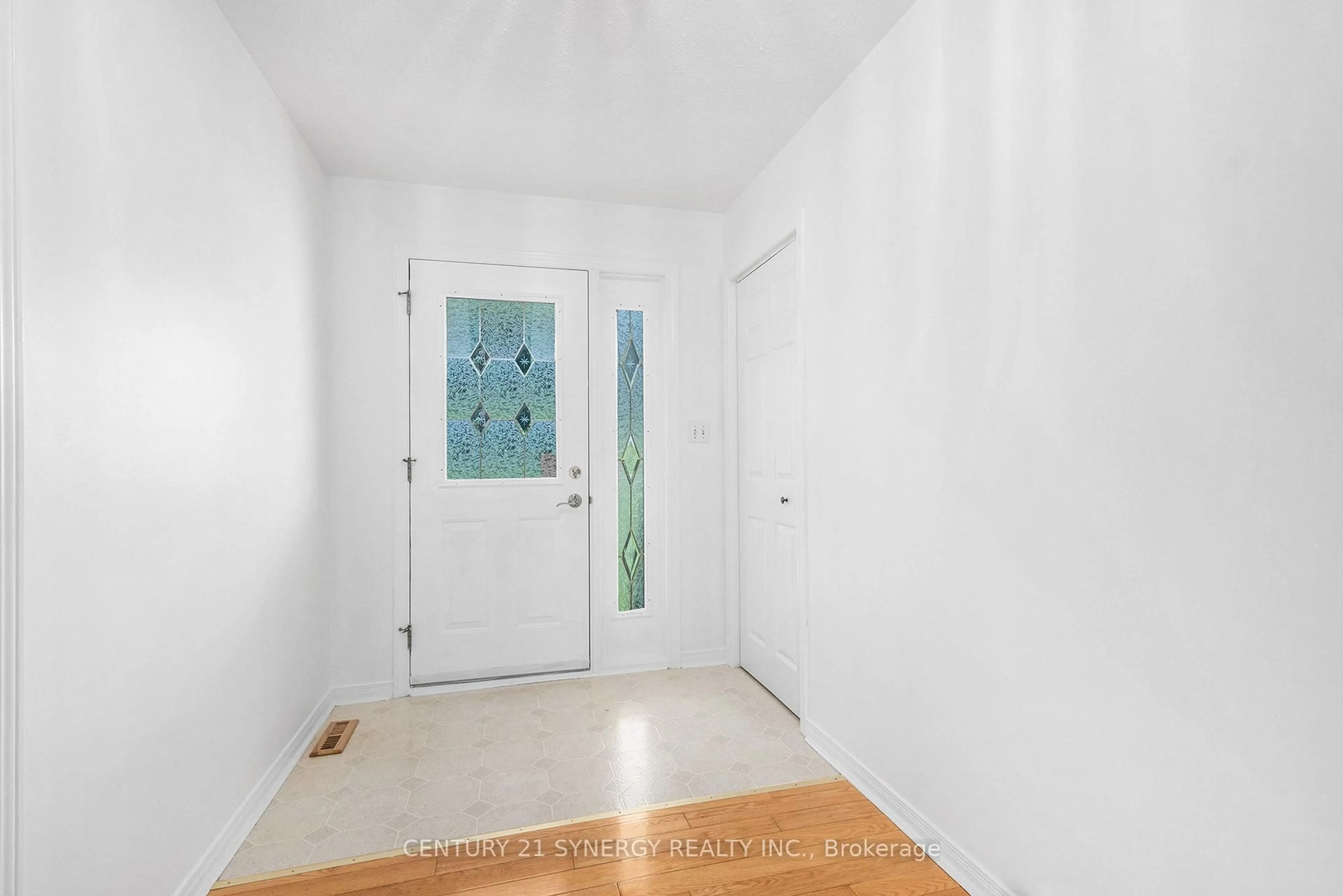 Indoor entryway for 887 Macpherson Rd, Smiths Falls Ontario K7A 4S4