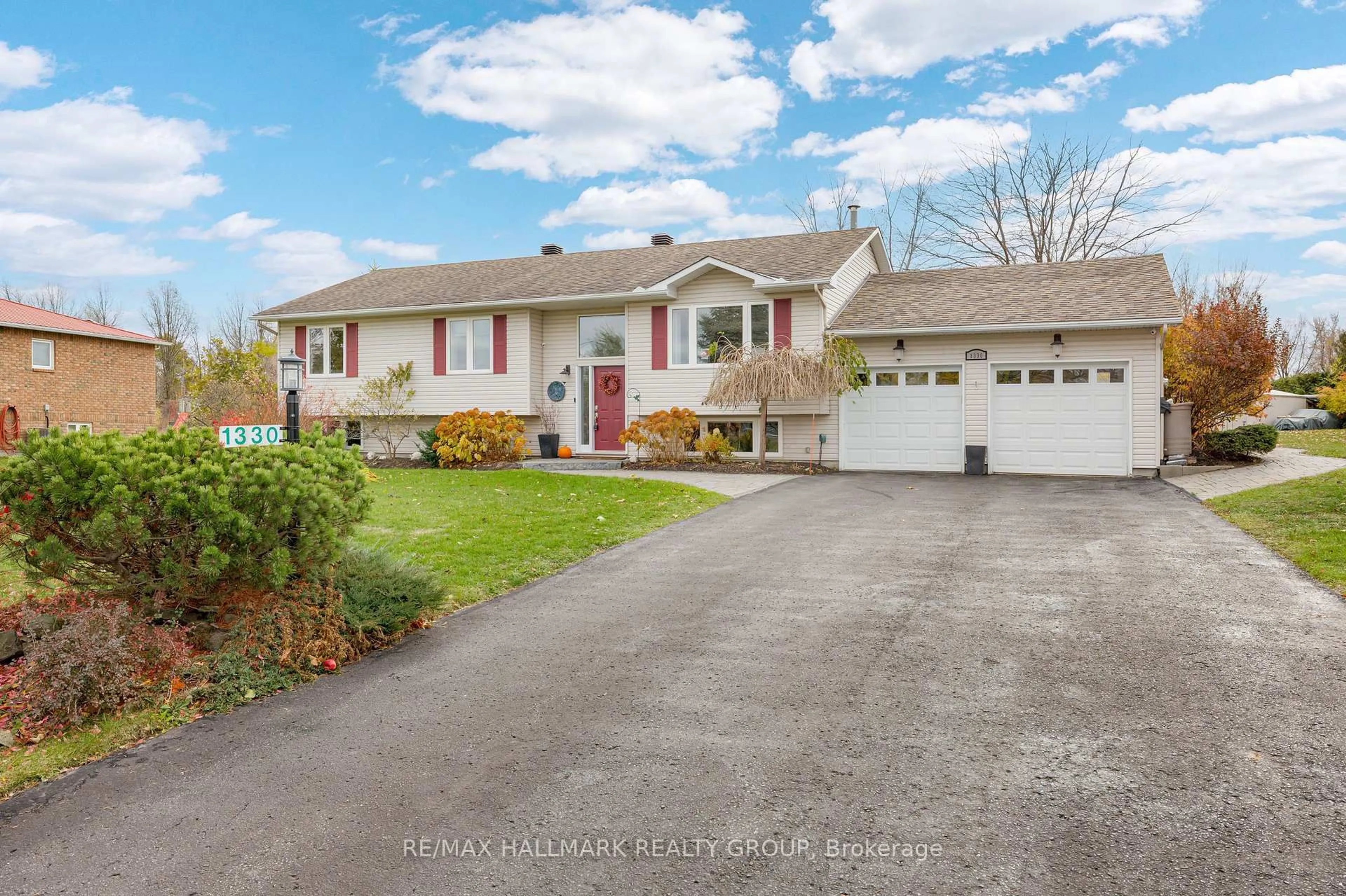 Home with vinyl exterior material, street for 1330 Remington Way, Greely Ontario K4P 1A5