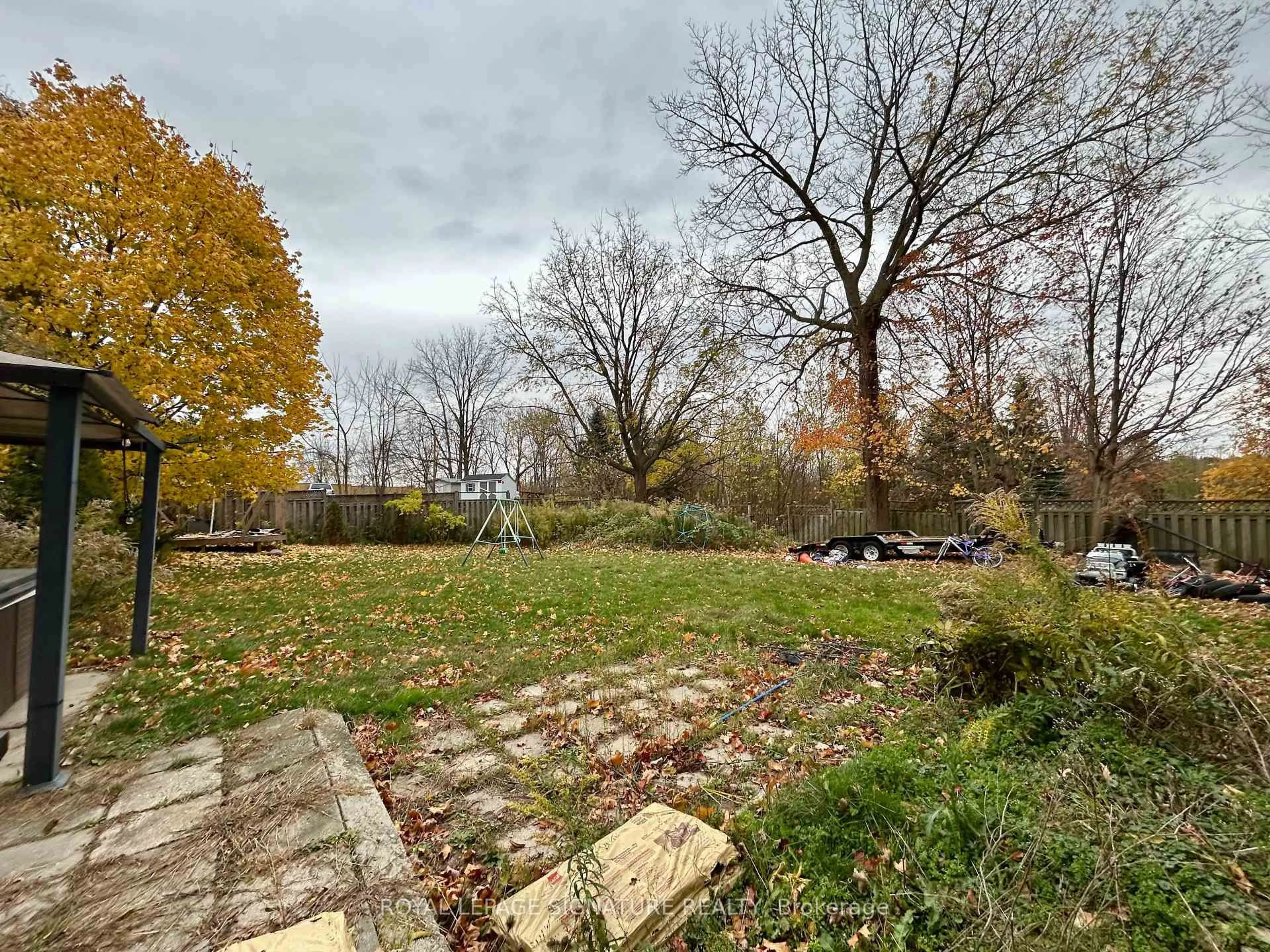 A pic from outside/outdoor area/front of a property/back of a property/a pic from drone, forest/trees view for 55 Stafford St, Woodstock Ontario N4S 3Z8