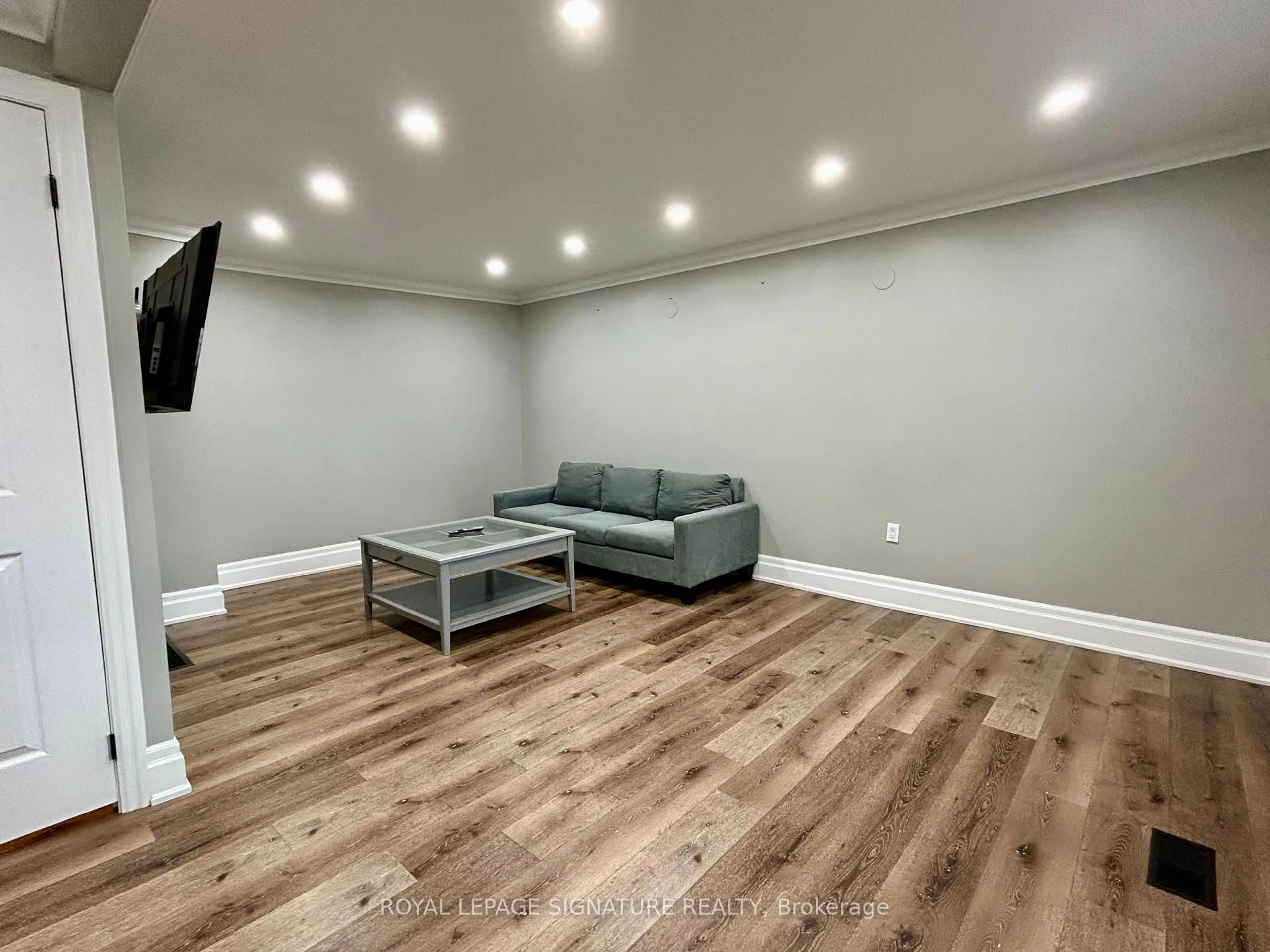 A pic of a room for 55 Stafford St, Woodstock Ontario N4S 3Z8