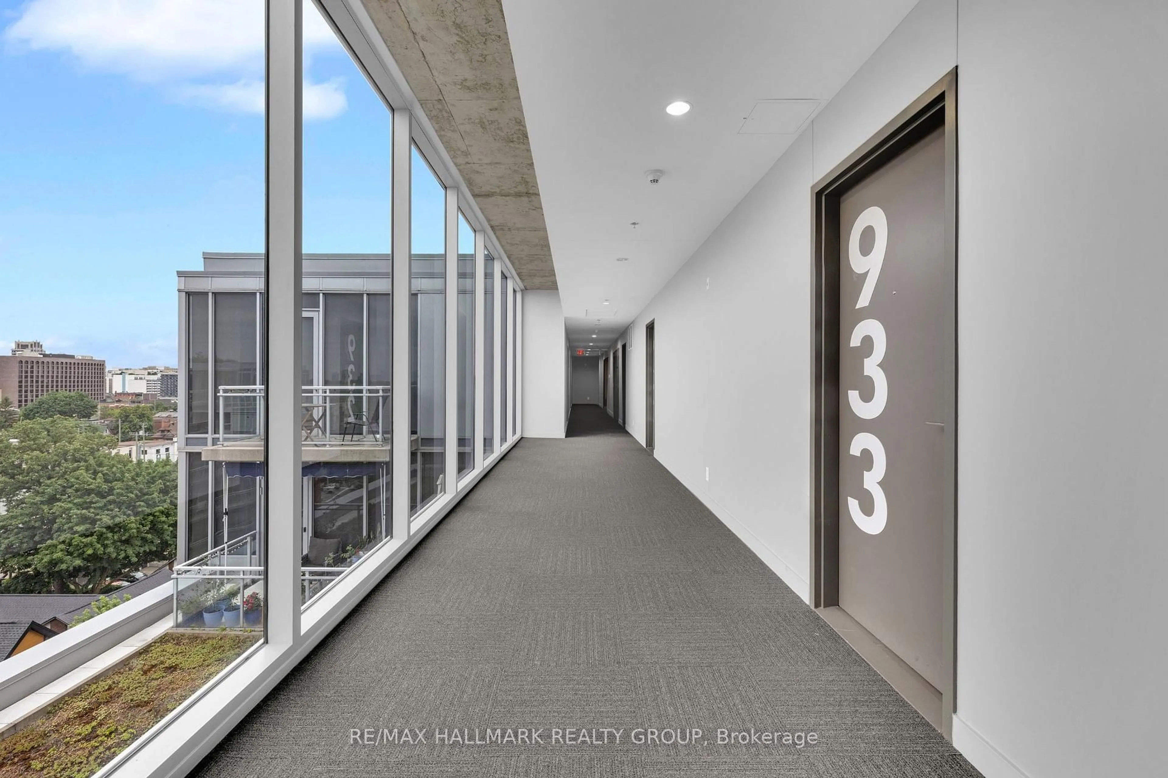 Indoor foyer for 340 Mcleod St #933, Ottawa Ontario K2P 1A4