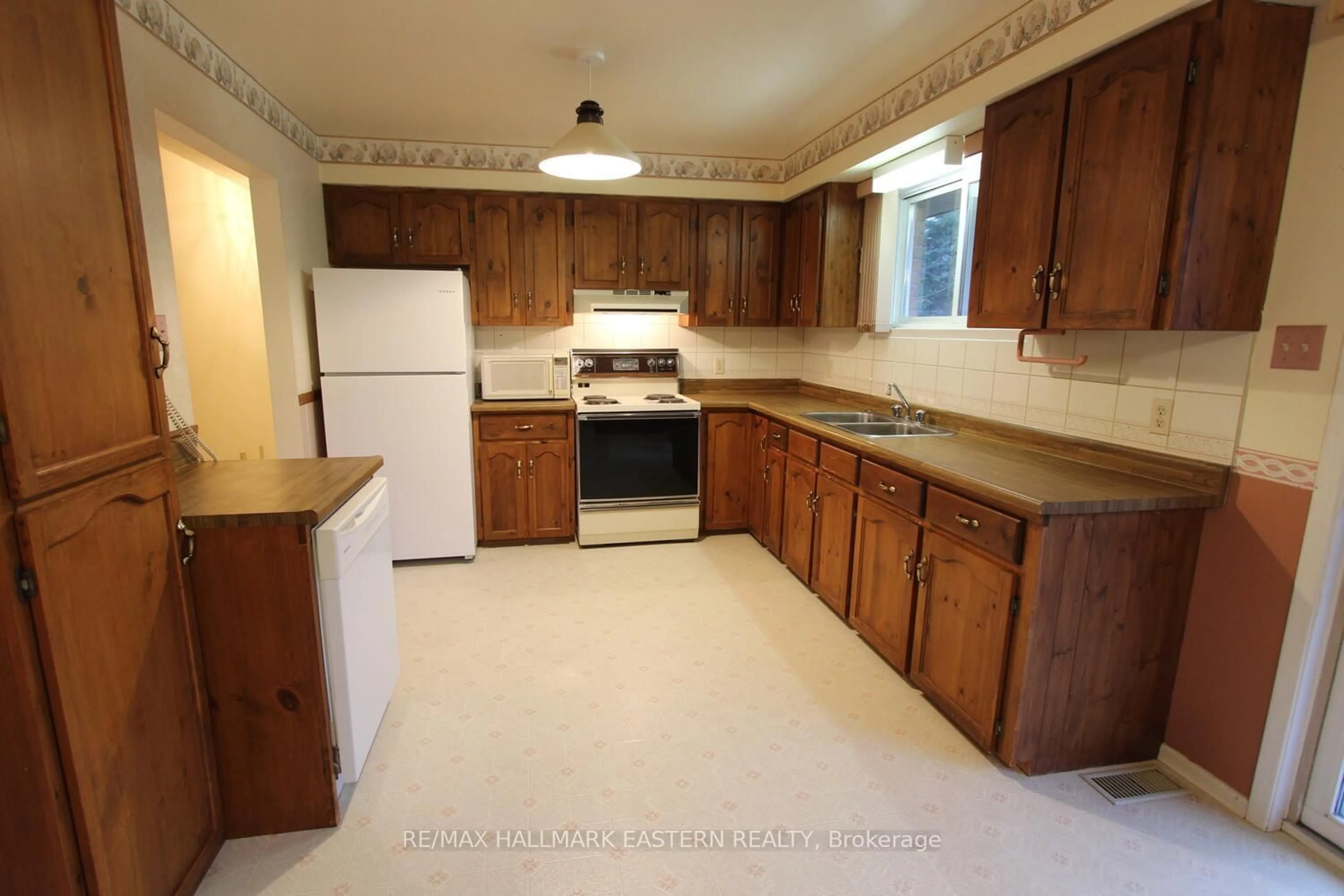 Standard kitchen, unknown for 12 Wildrose Circ, Trent Hills Ontario K0L 1Z0