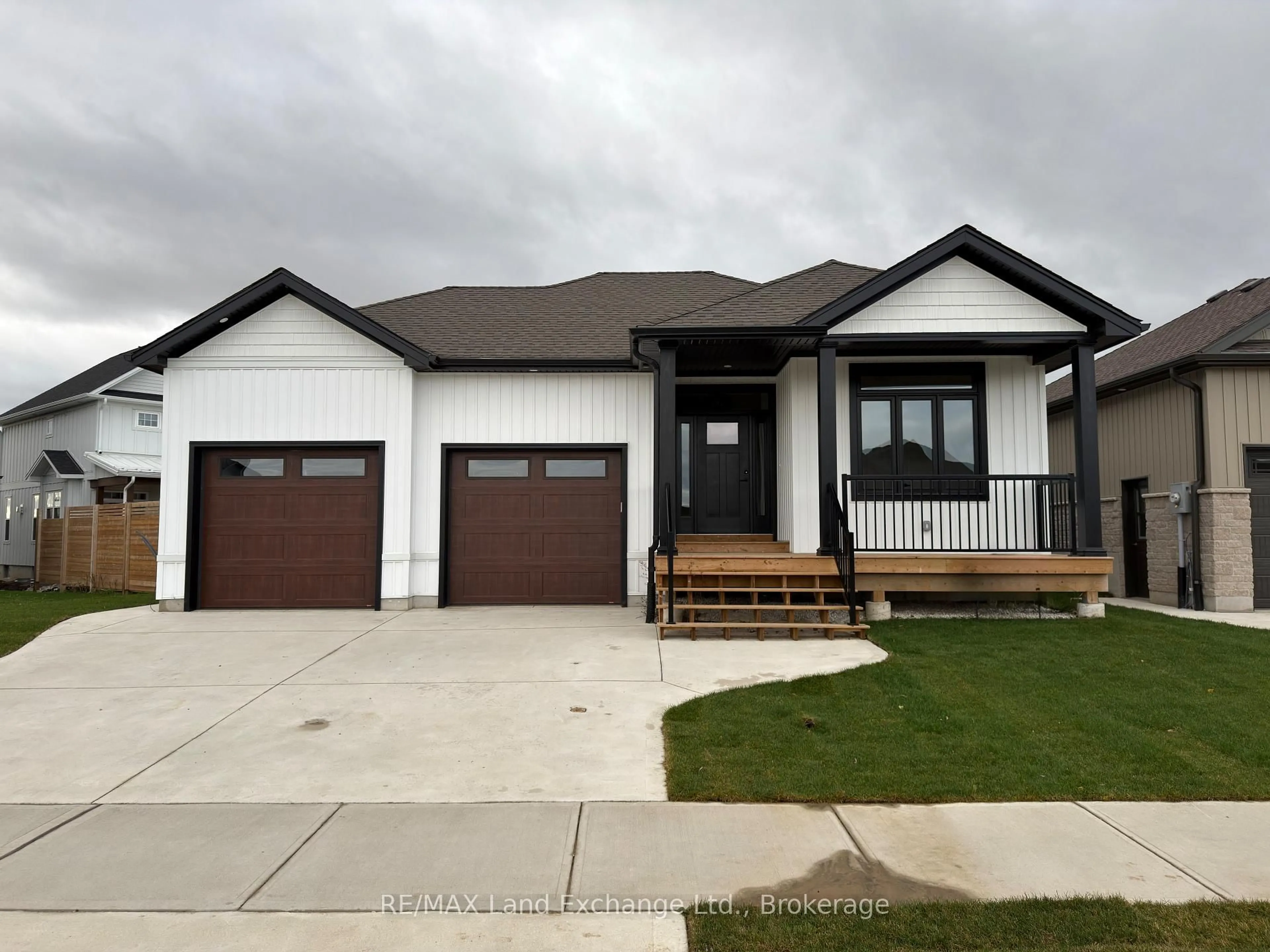 Home with vinyl exterior material, street for 151 WESTLINKS Dr, Saugeen Shores Ontario N0H 2C3