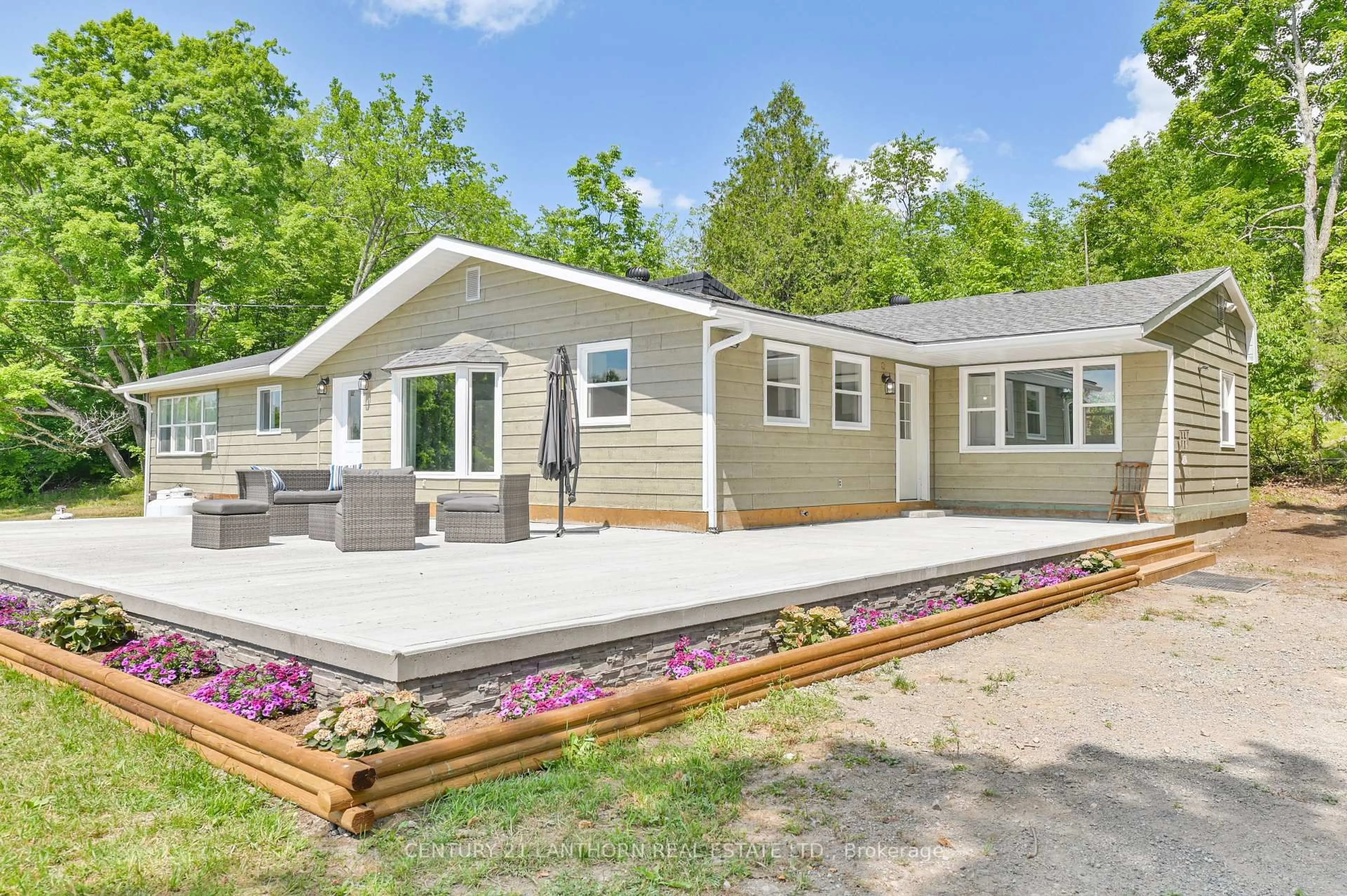 Home with vinyl exterior material, unknown for 932 Hunt Club Rd, Madoc Ontario K0K 2K0