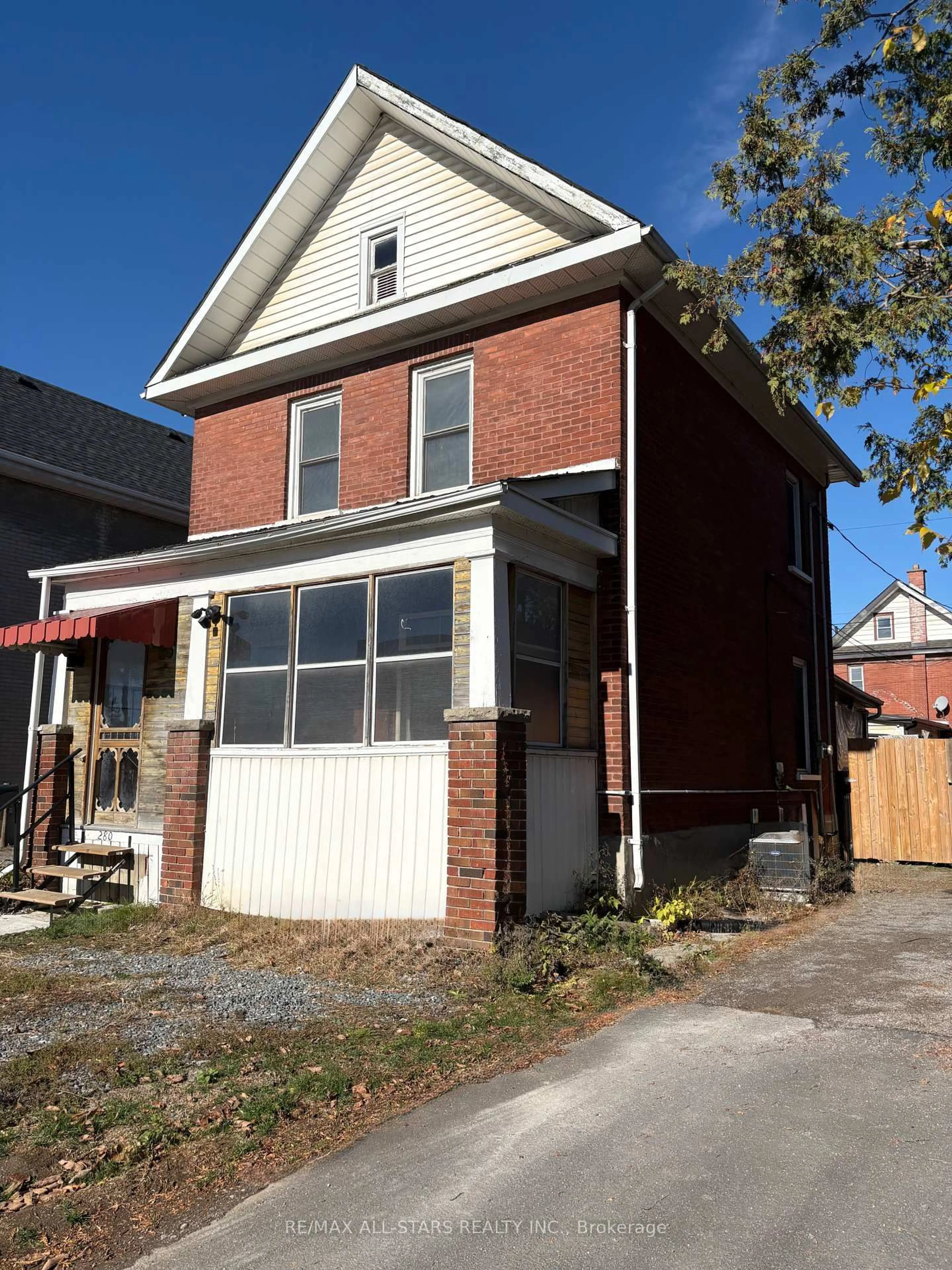 Home with brick exterior material, street for 280 Lansdowne St, Peterborough Ontario K9J 1Y8