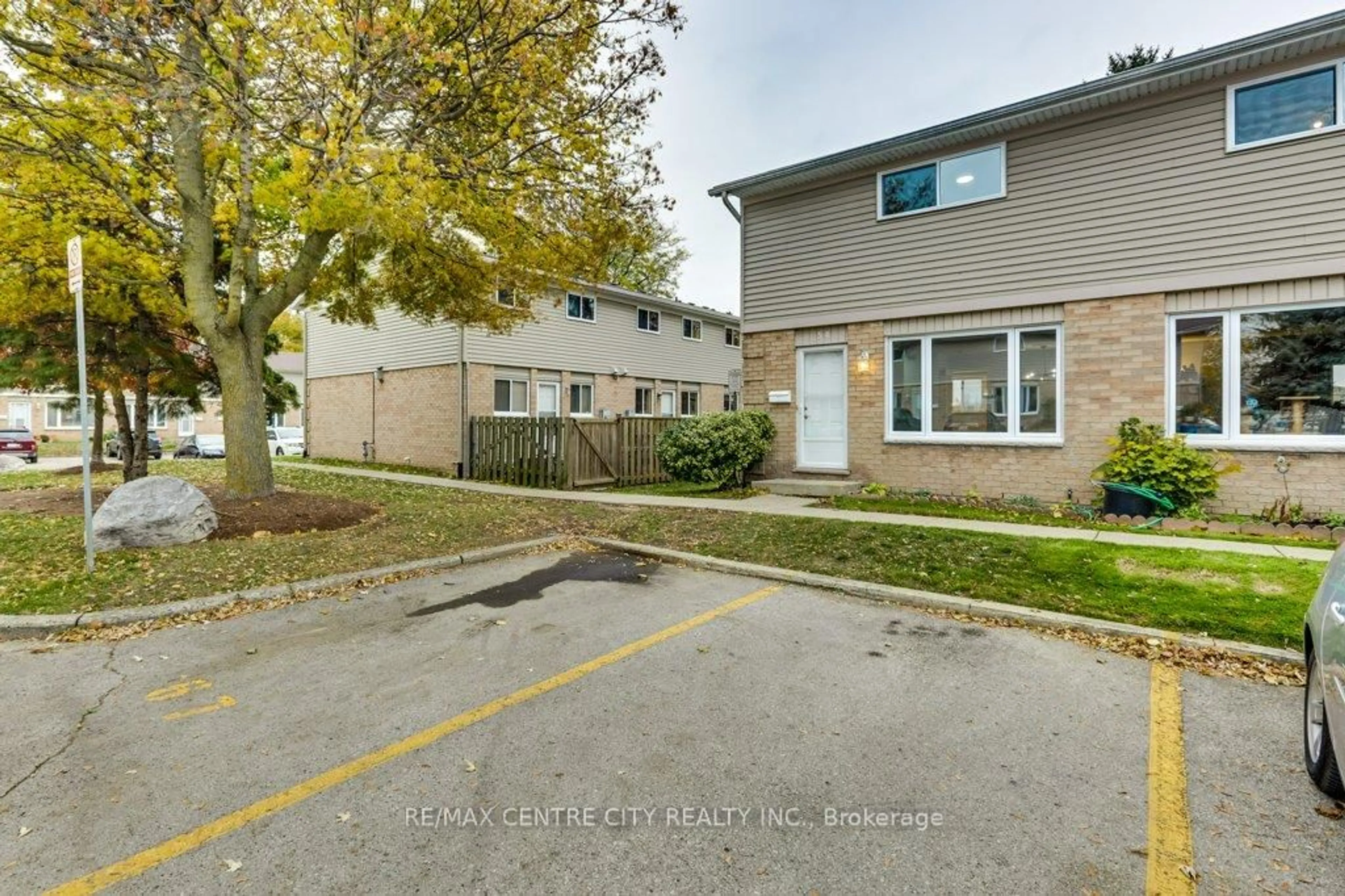 A pic from outside/outdoor area/front of a property/back of a property/a pic from drone, street for 320 Westminster Ave #54, London South Ontario N6C 5H5