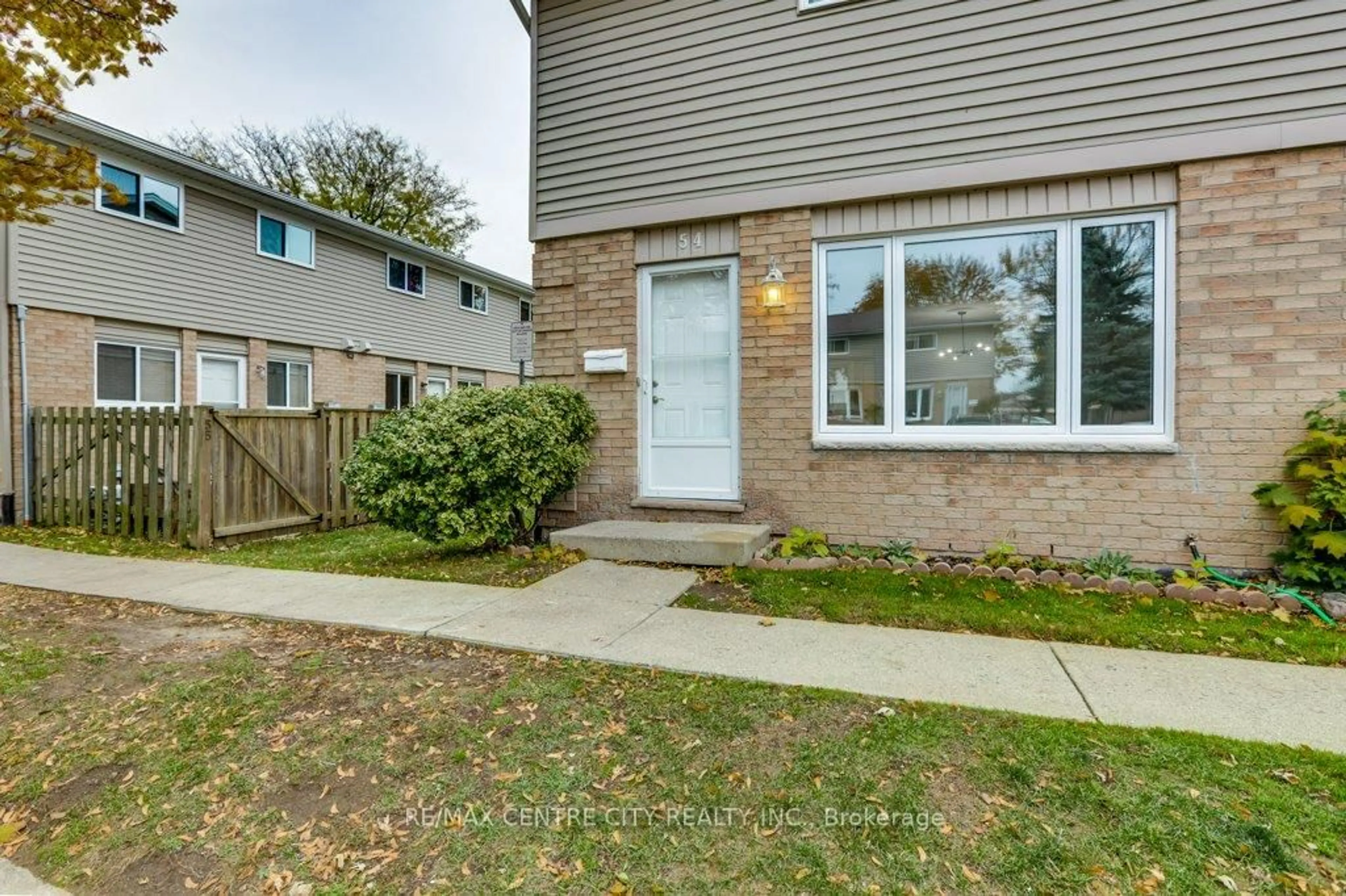 Unknown for 320 Westminster Ave #54, London South Ontario N6C 5H5