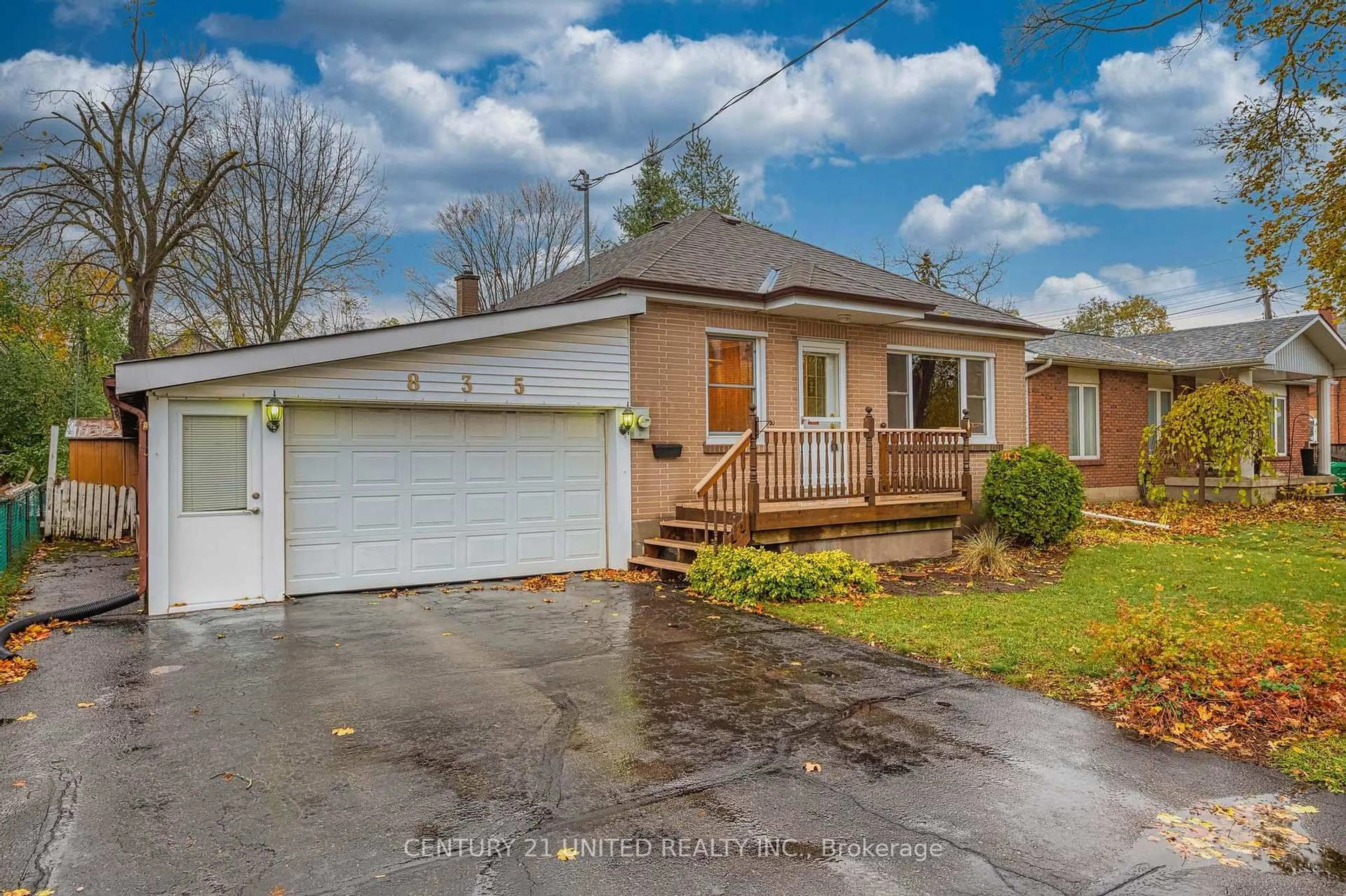 A pic from outside/outdoor area/front of a property/back of a property/a pic from drone, street for 835 Barnardo Ave, Peterborough Ontario K9H 5W1