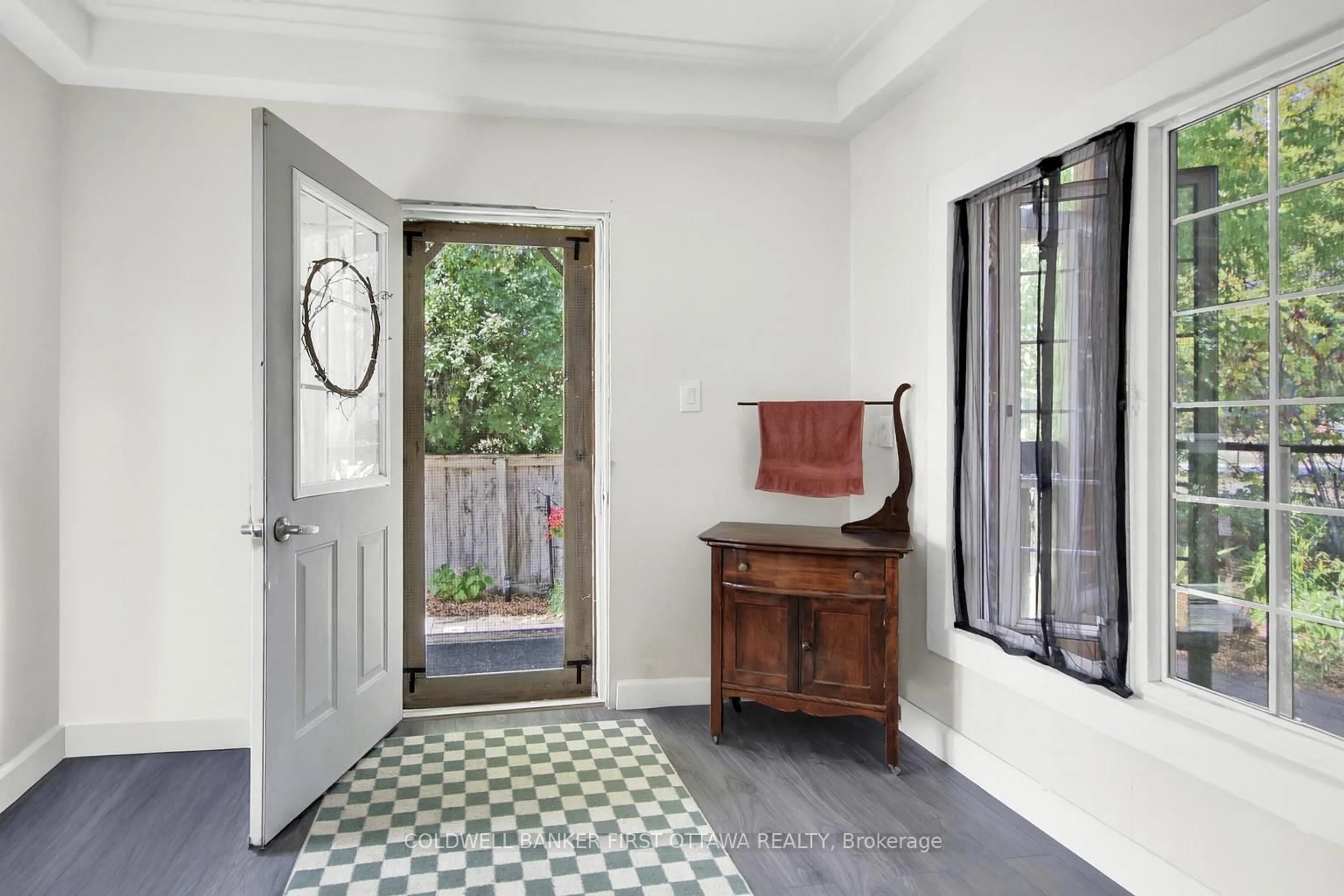 Indoor entryway for 6 Fetherston Lane, North Grenville Ontario K0G 1J0