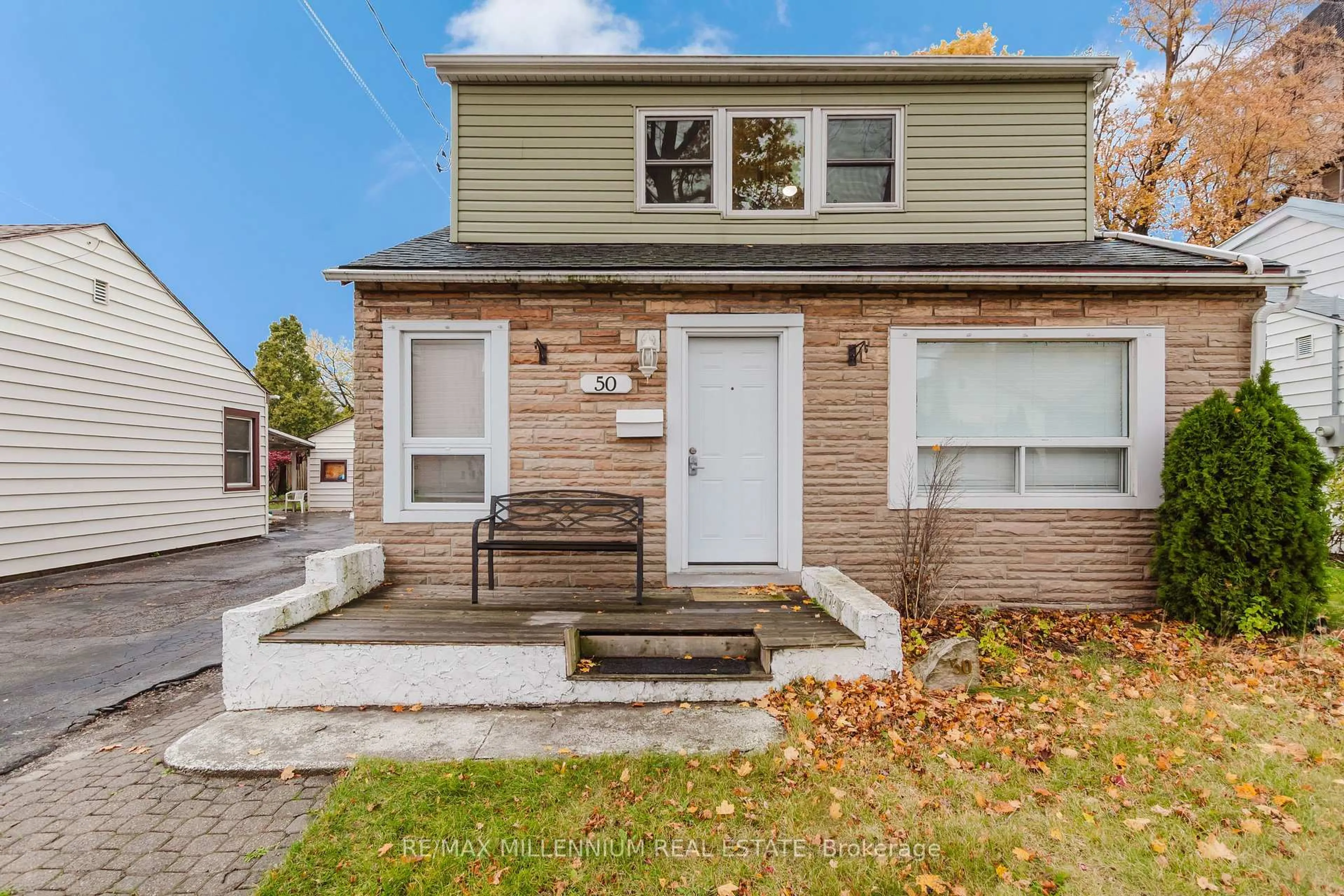 Home with brick exterior material, street for 50 East 33rd St, Hamilton Ontario L8V 3T1