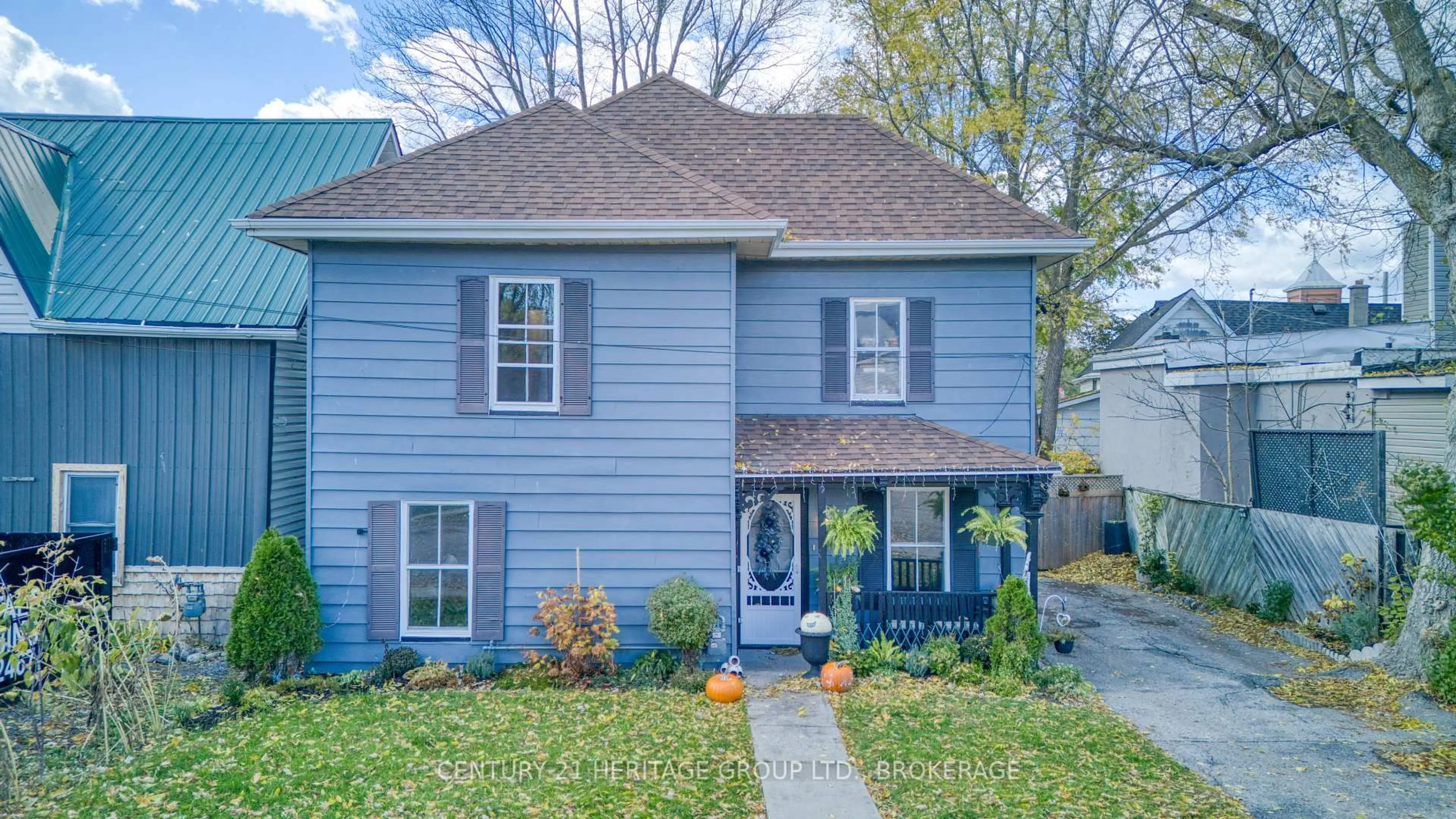 Home with vinyl exterior material, street for 143 Green St, Deseronto Ontario K0K 1X0