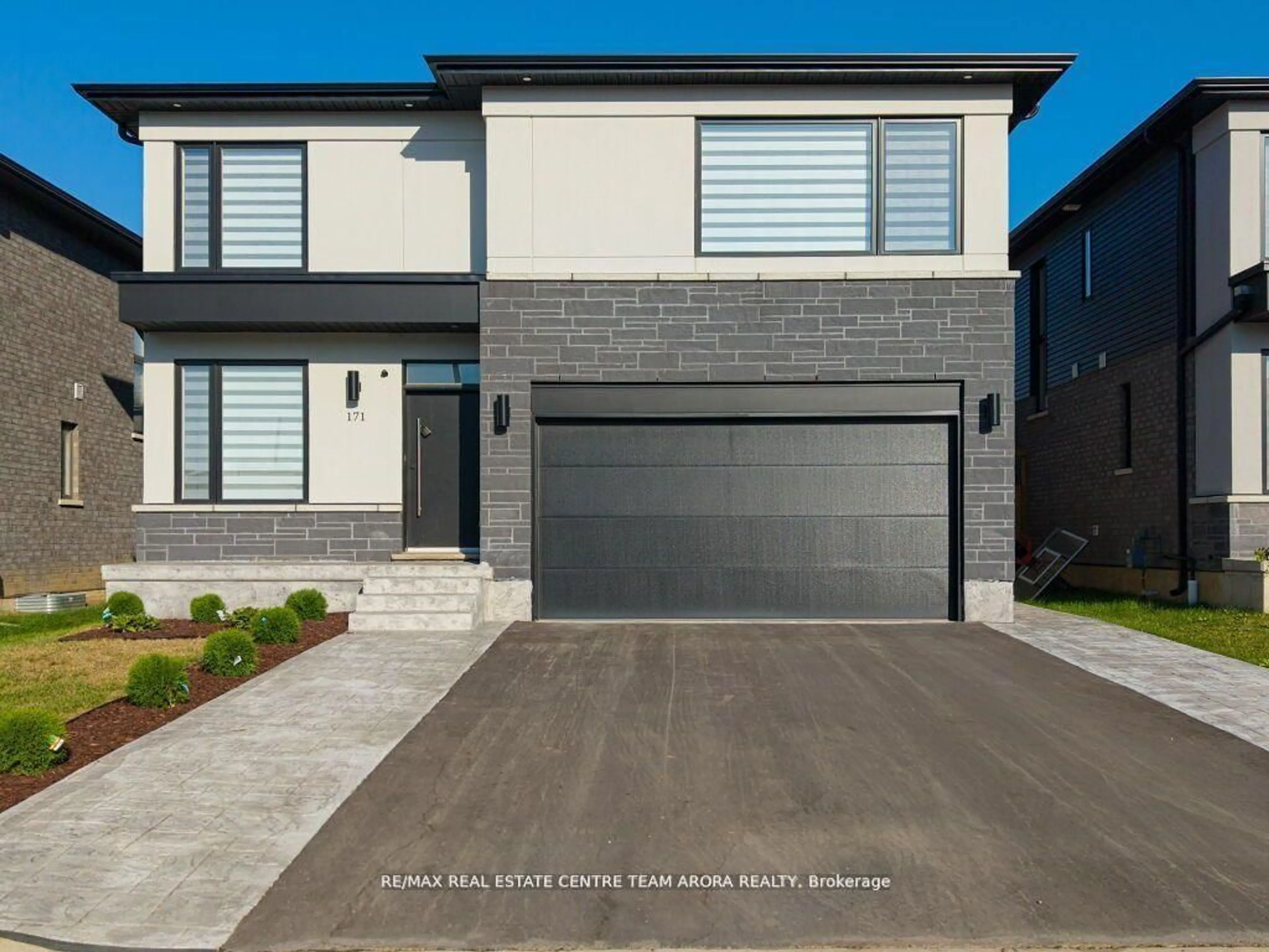 Home with vinyl exterior material, street for 171 Klein Circ, Hamilton Ontario L9K 0K5