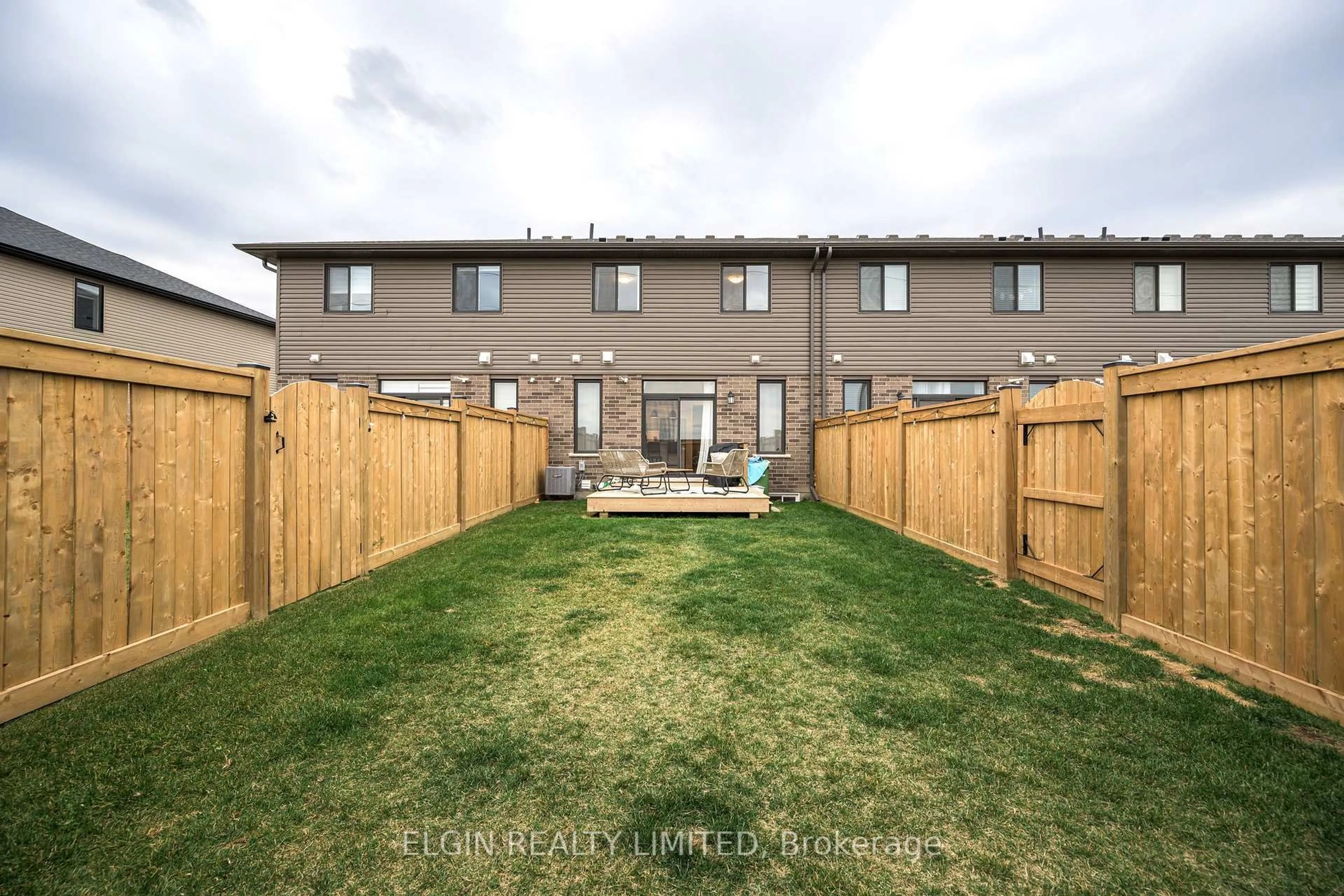 Unknown for 33 Evylean Crt, St. Thomas Ontario N5P 3S6