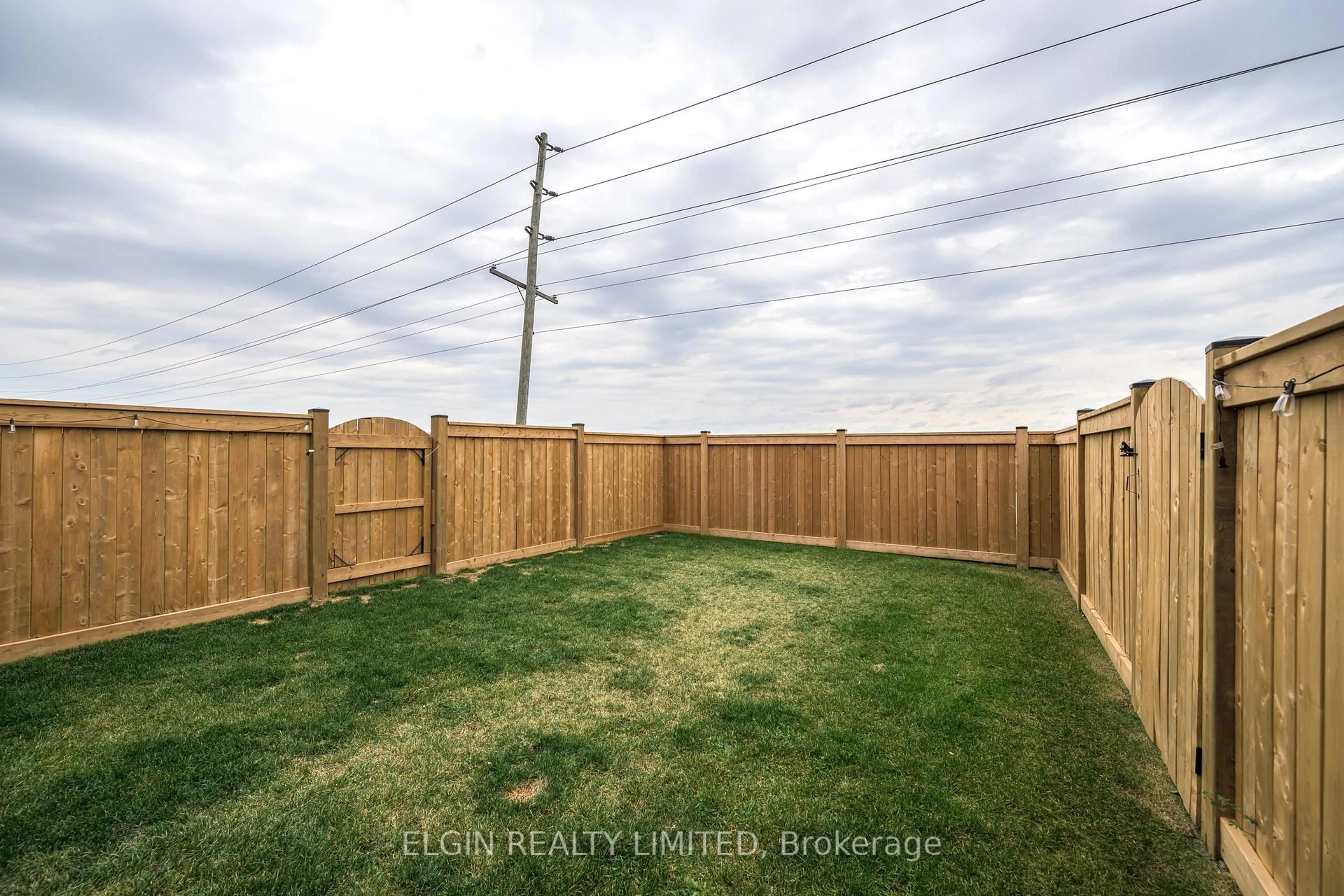 Patio, unknown for 33 Evylean Crt, St. Thomas Ontario N5P 3S6