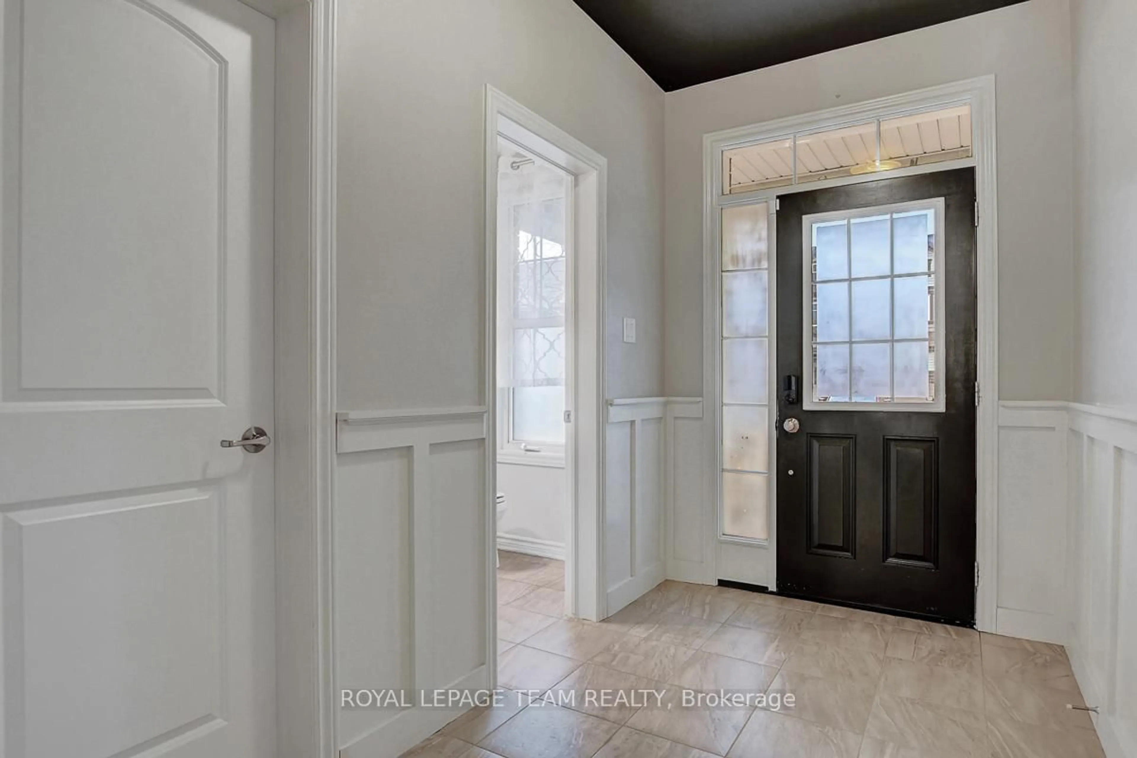 Indoor entryway for 166 Damselfly Way, Ottawa Ontario K2J 6H6