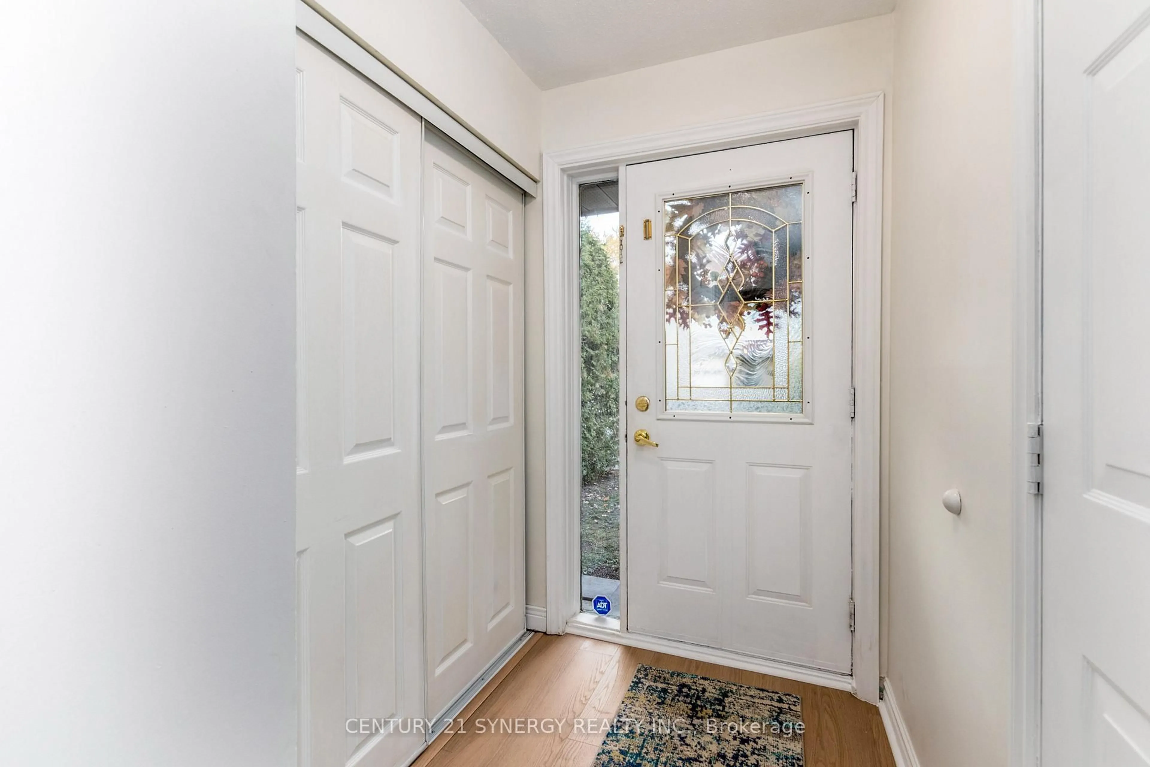 Indoor entryway for 8 Sundback Lane, Kanata Ontario K2L 2W8
