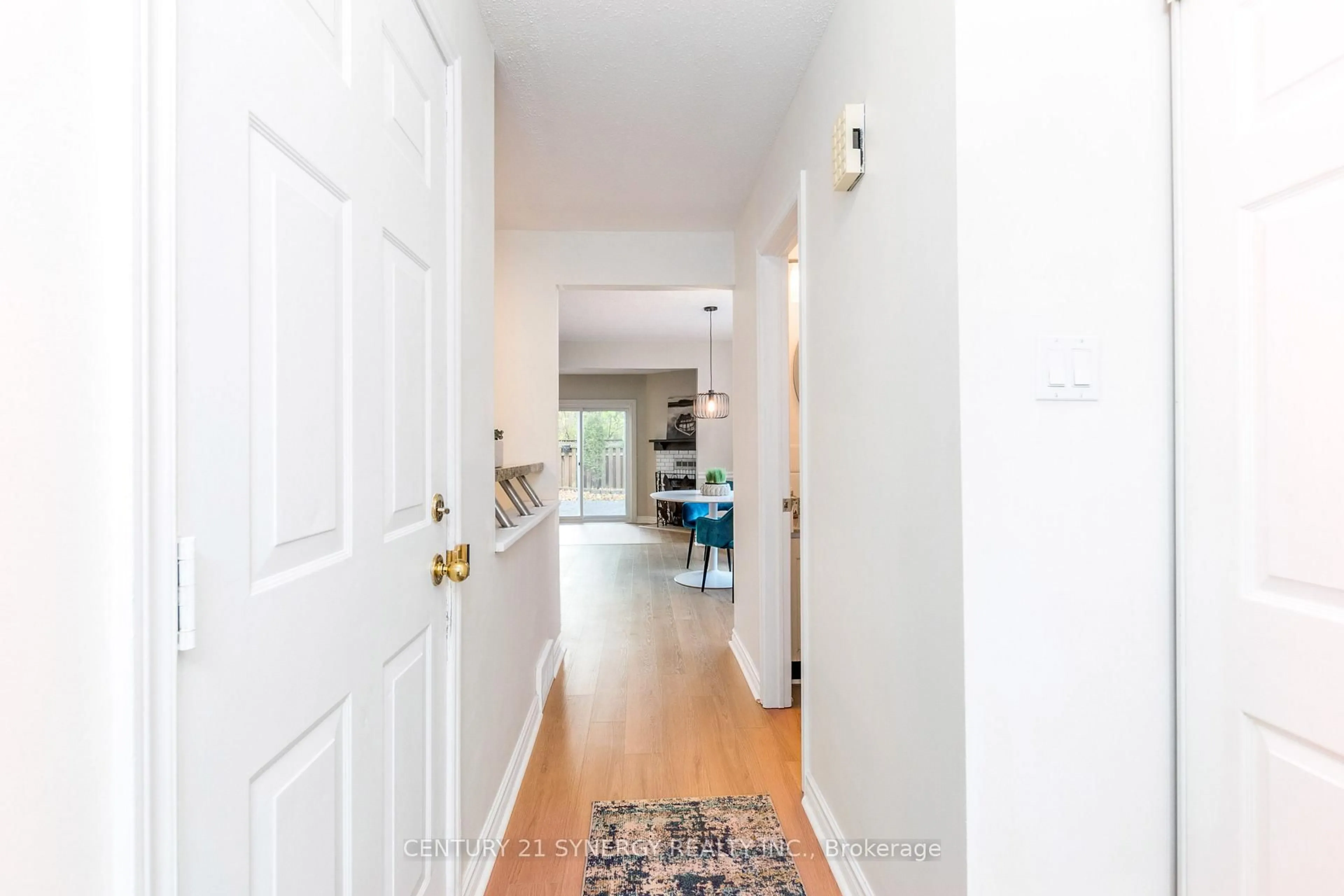 Indoor entryway for 8 Sundback Lane, Kanata Ontario K2L 2W8