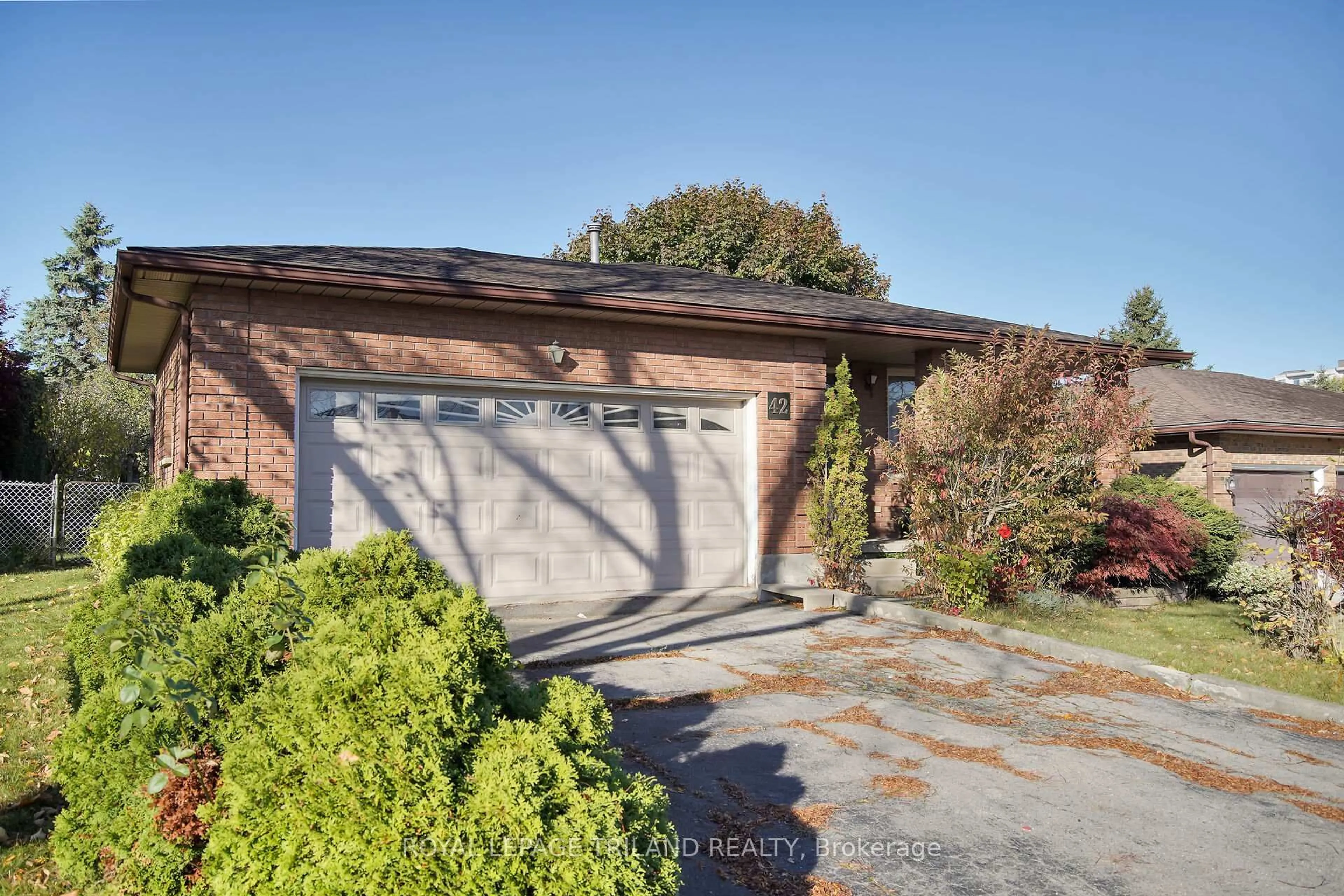 Unknown for 42 Applegreen Grve, London South Ontario N6J 4K4