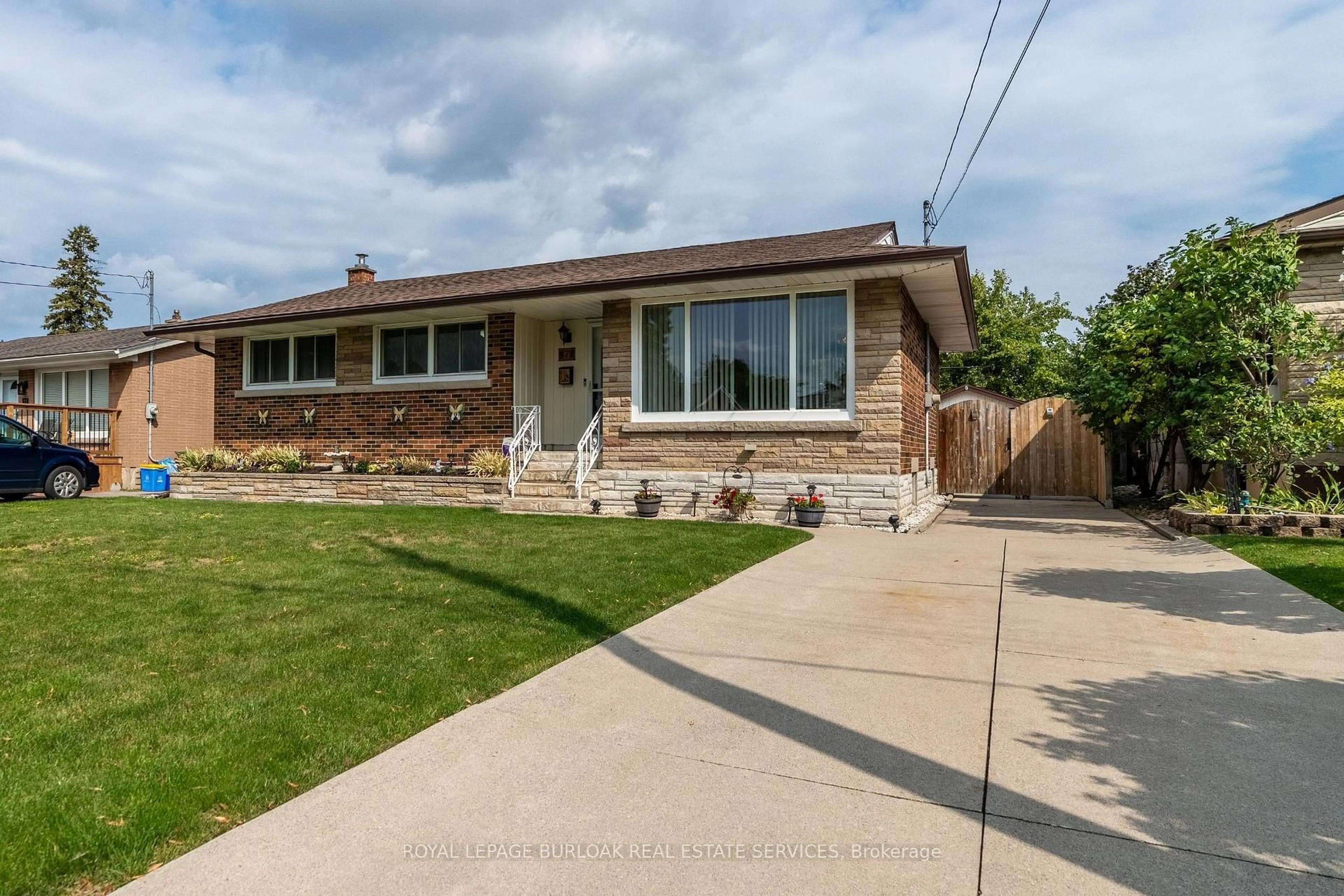 Home with brick exterior material, street for 7 Kenwood Cres, Hamilton Ontario L8T 1W3