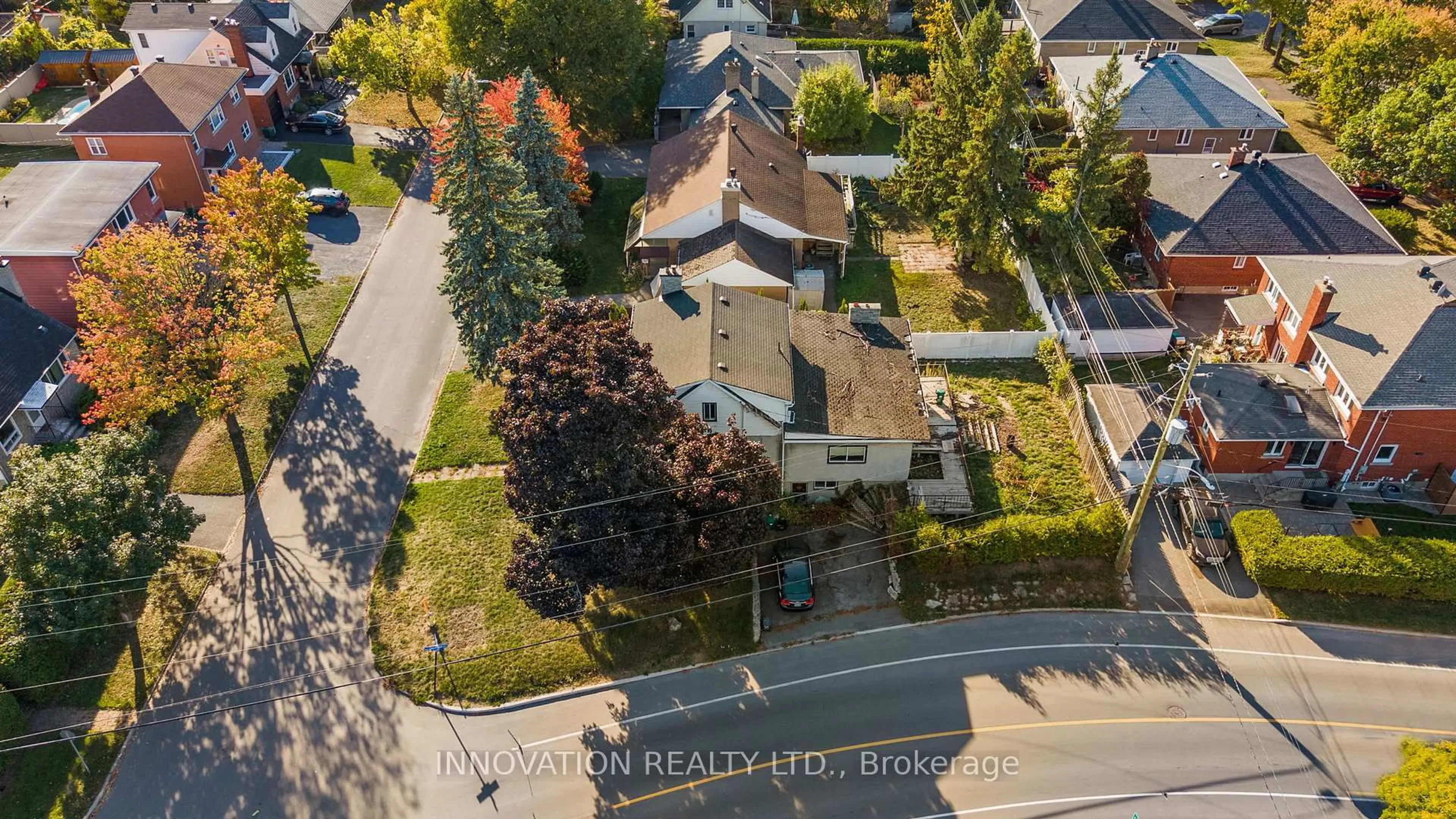 A pic from outside/outdoor area/front of a property/back of a property/a pic from drone, street for 1085 Richard Ave, Ottawa Ontario K1H 8C3