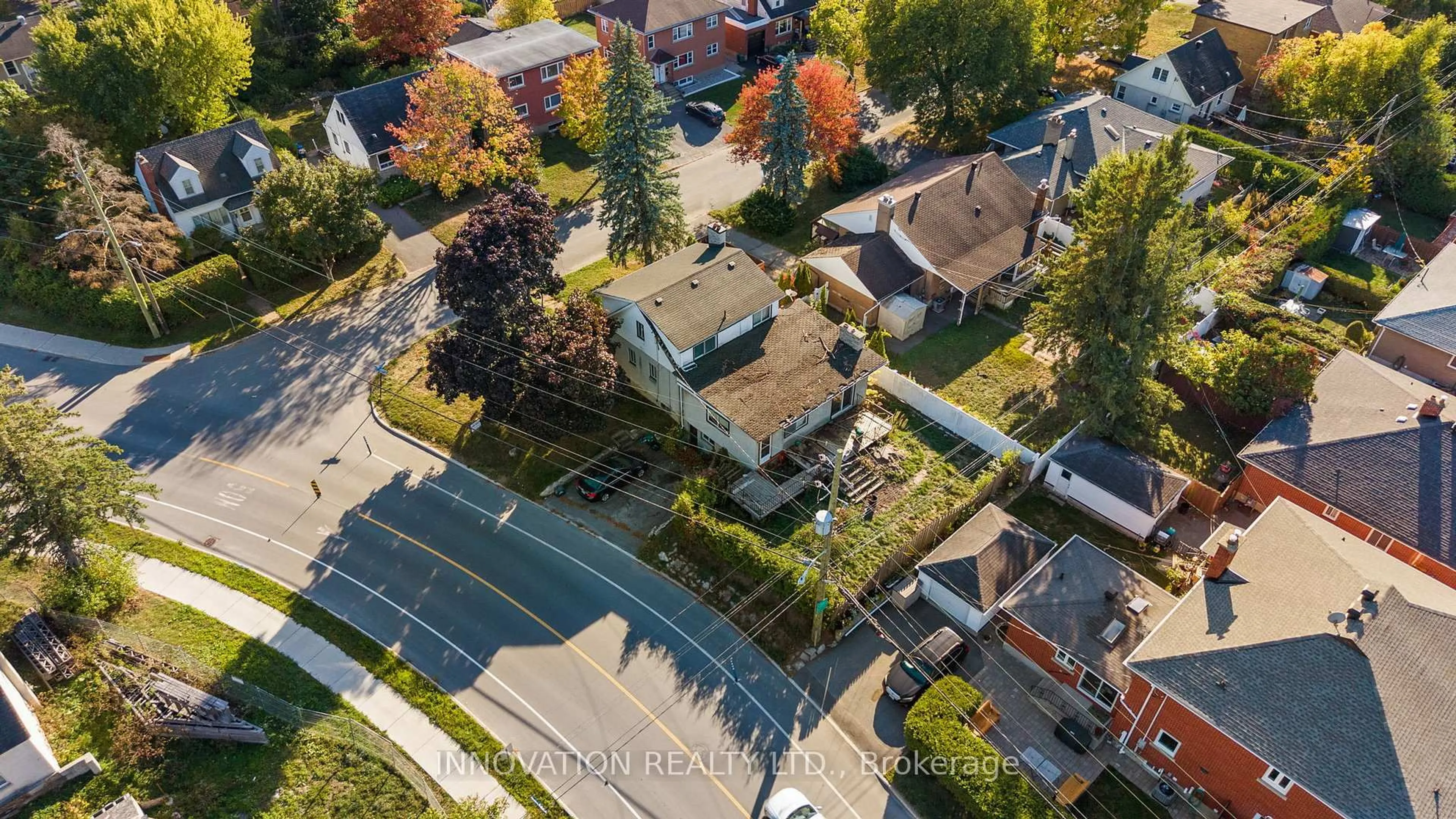 A pic from outside/outdoor area/front of a property/back of a property/a pic from drone, street for 1085 Richard Ave, Ottawa Ontario K1H 8C3
