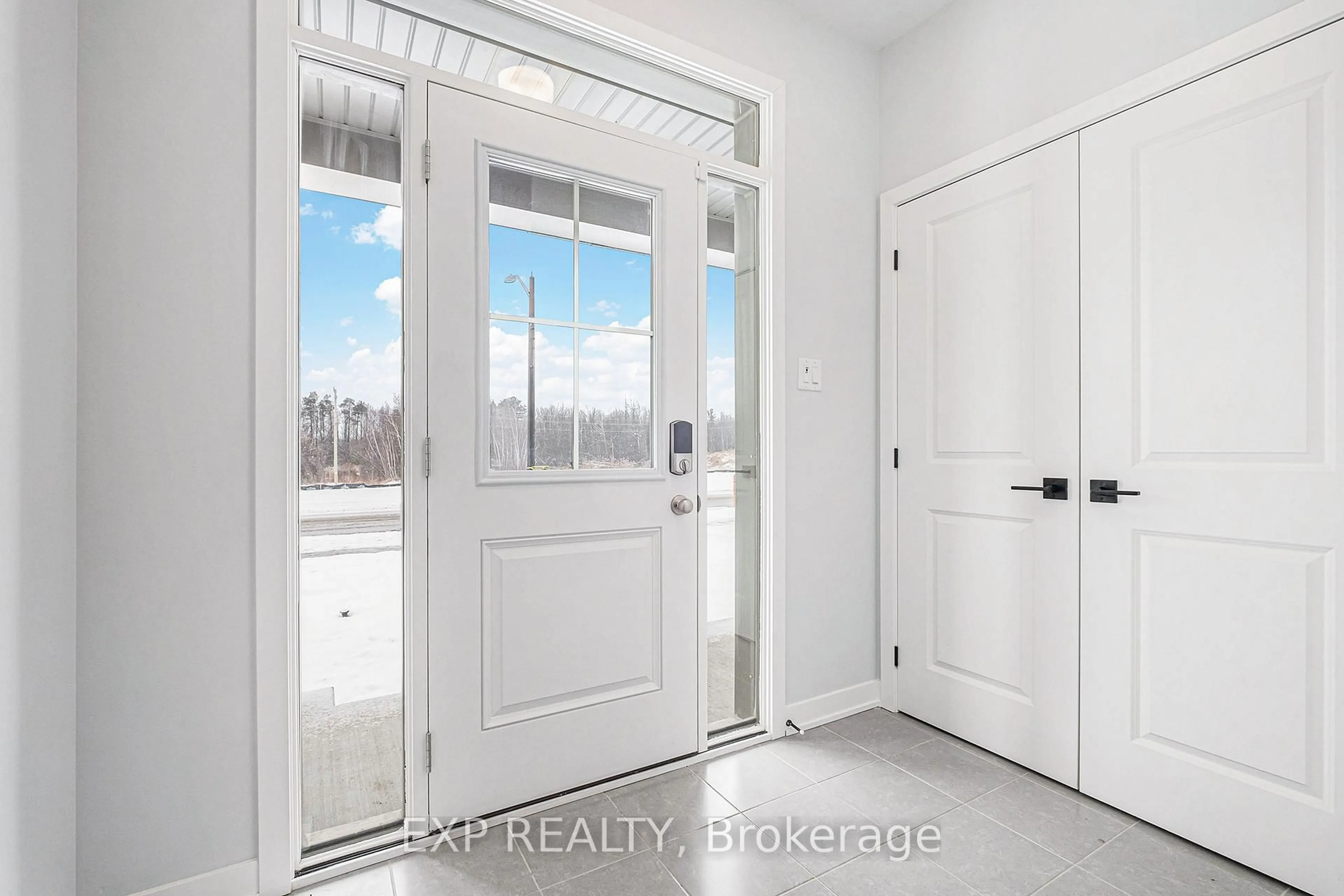 Indoor entryway for 712 Cheviot St, Richmond Ontario K0A 2Z0