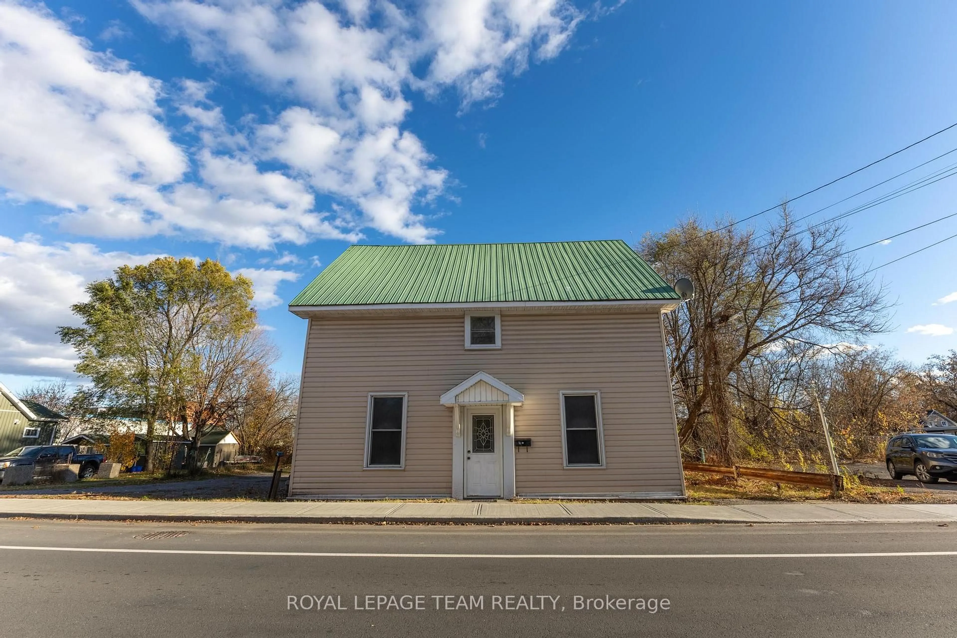 A pic from outside/outdoor area/front of a property/back of a property/a pic from drone, building for 31 Daniel St, Arnprior Ontario K7S 2K6