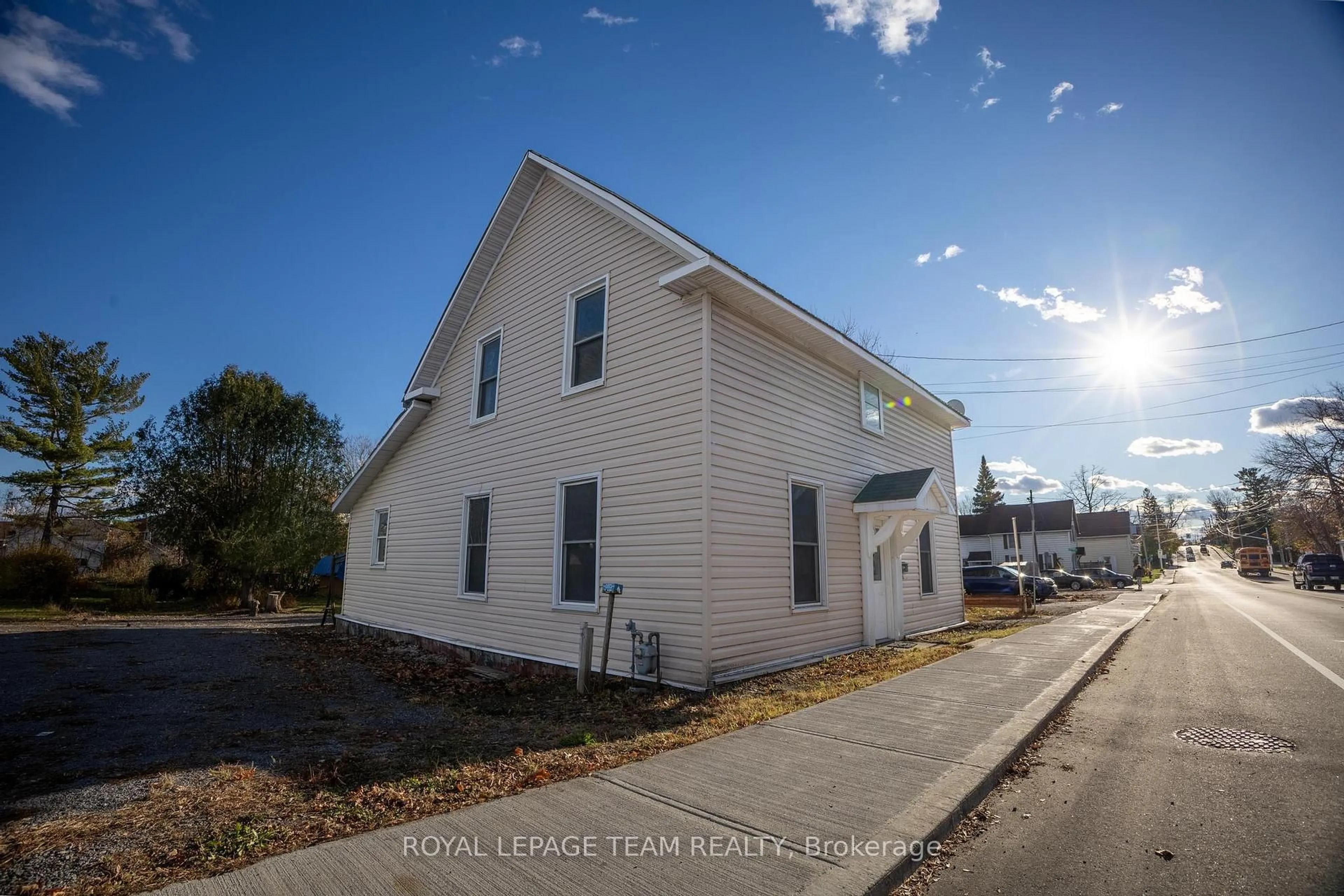 Home with vinyl exterior material, street for 31 Daniel St, Arnprior Ontario K7S 2K6