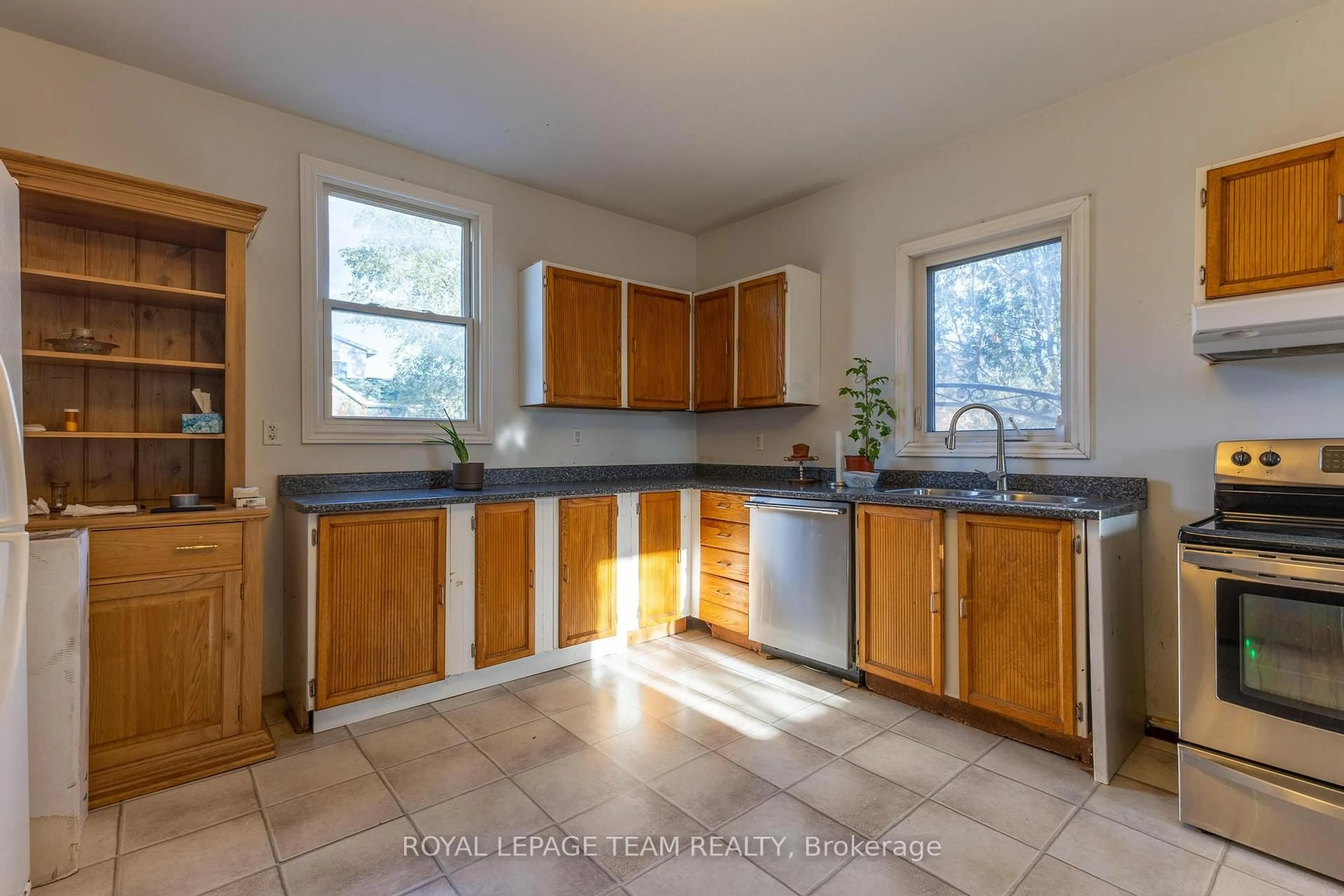 Unknown for 31 Daniel St, Arnprior Ontario K7S 2K6