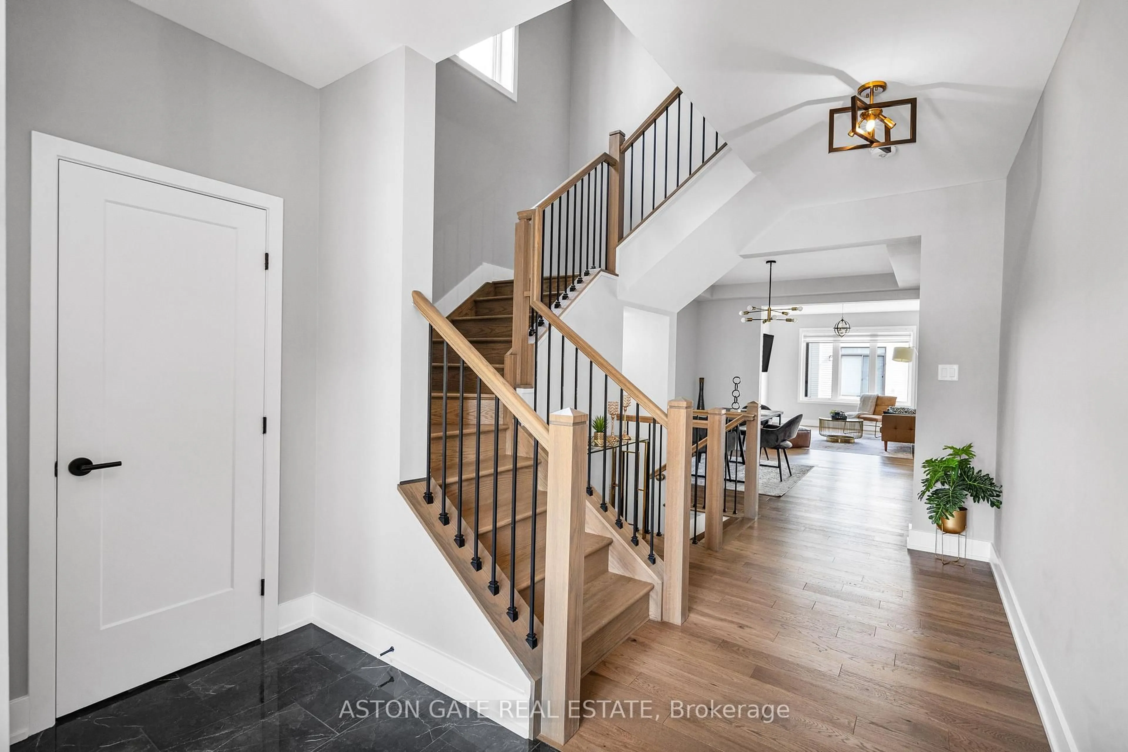 Indoor entryway for 856 Moonrise Terr, Ottawa Ontario K2J 6T1