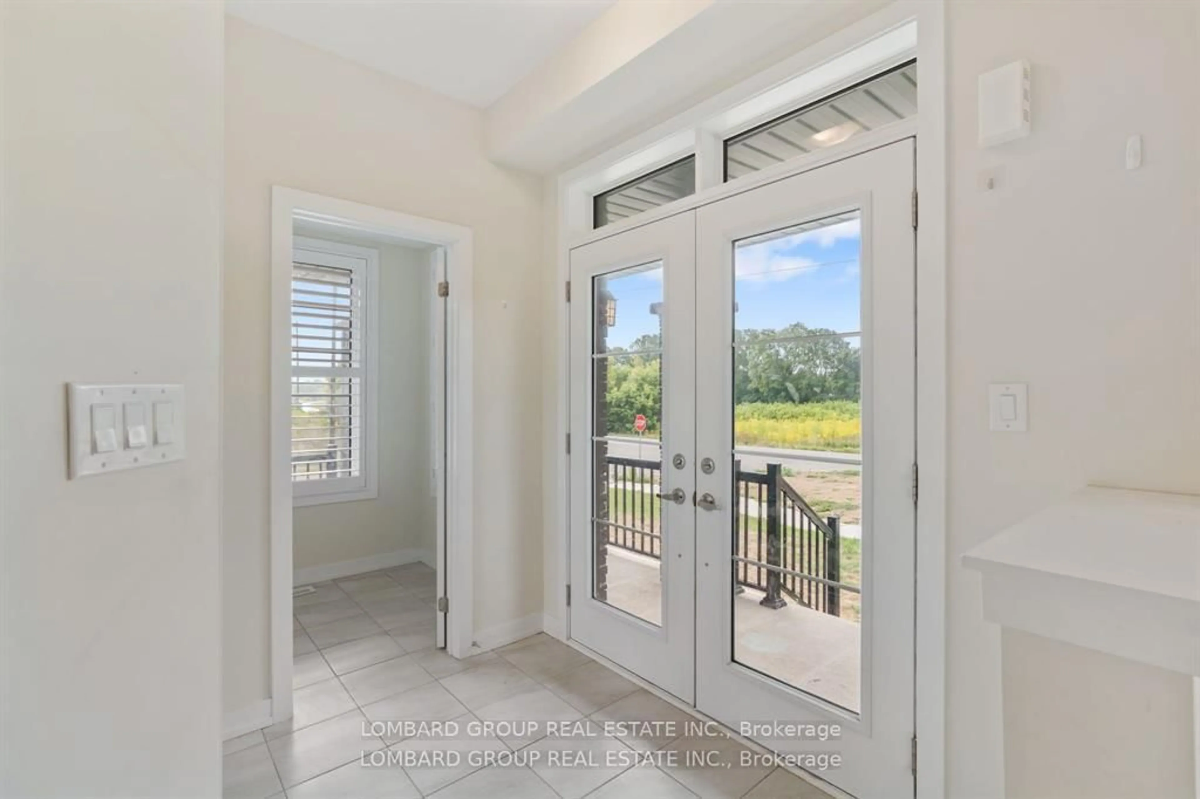 Indoor entryway for 122 Sundin Dr, Haldimand Ontario N2W 0H3