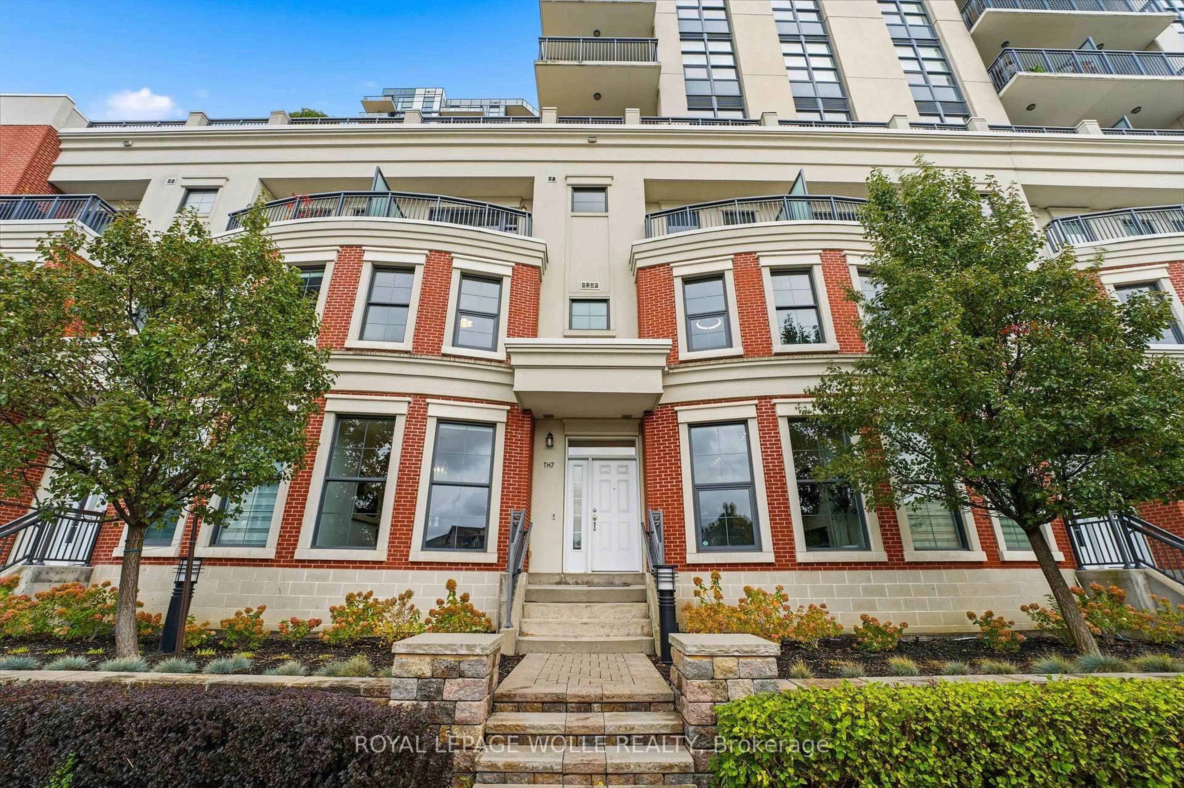 Unknown for 144 Park St #TH7, Waterloo Ontario N2L 0B6