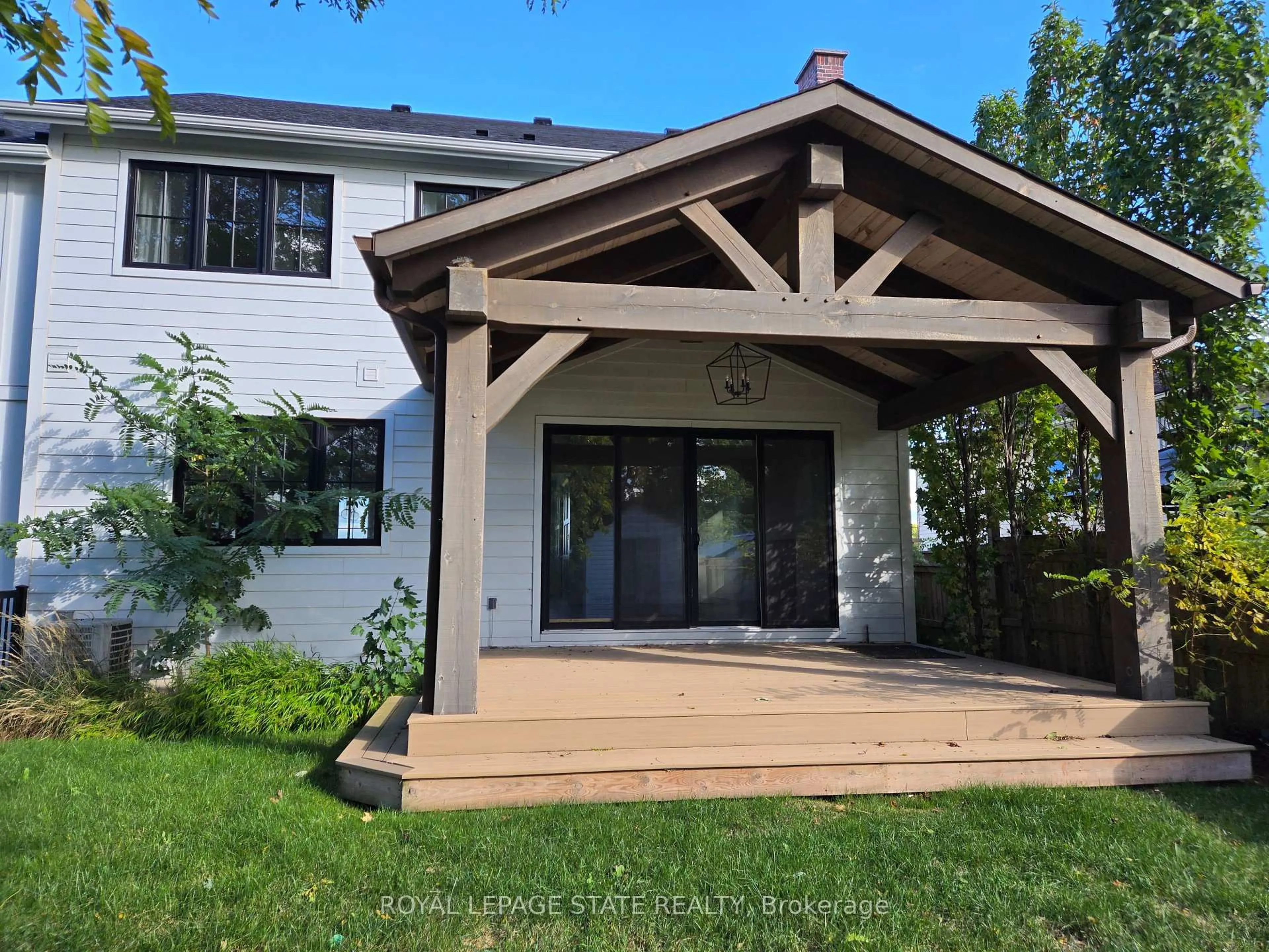 Home with vinyl exterior material, unknown for 3922 Twenty Third St, Lincoln Ontario L0R 2C0