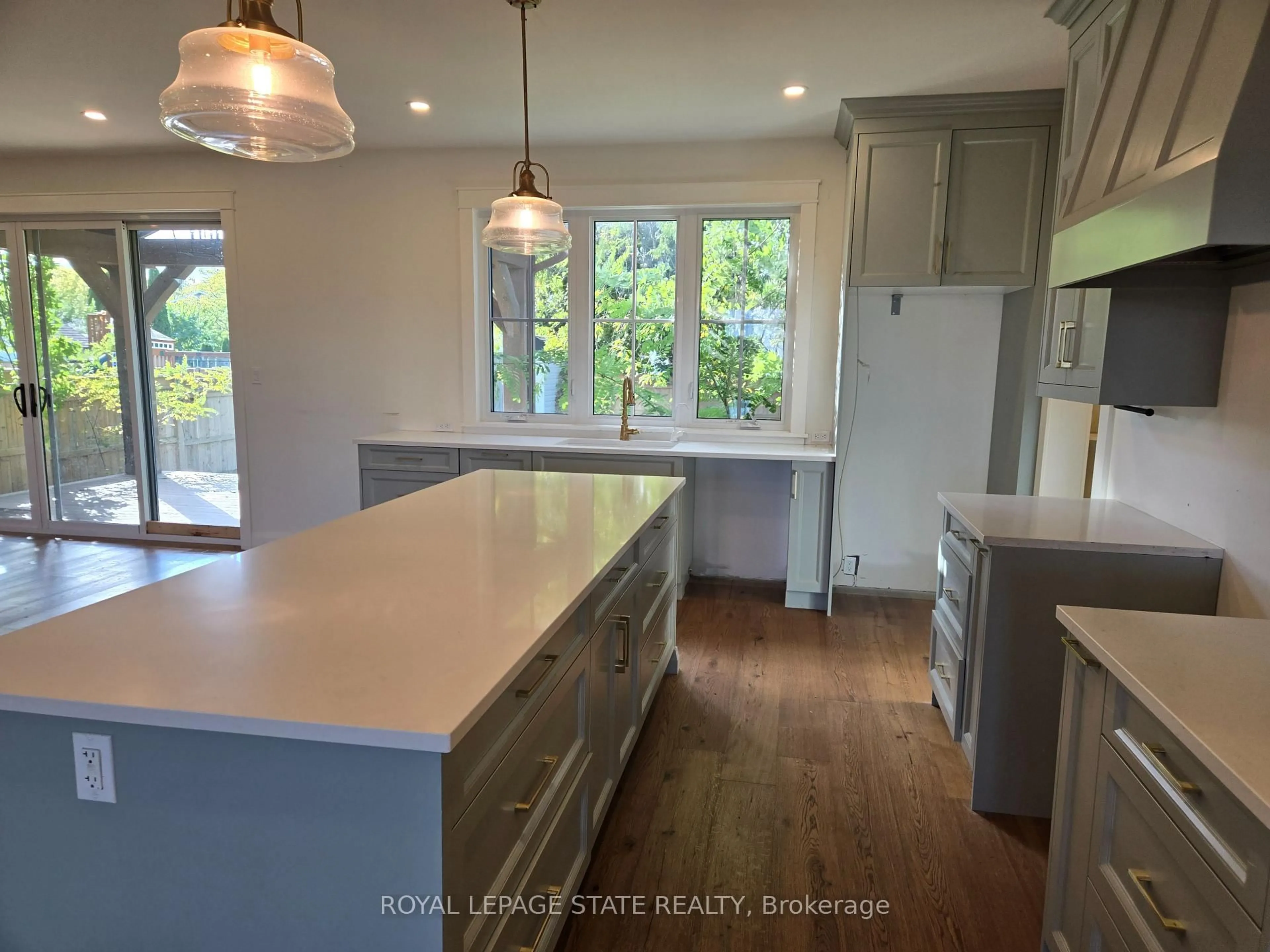 Open concept kitchen, unknown for 3922 Twenty Third St, Lincoln Ontario L0R 2C0