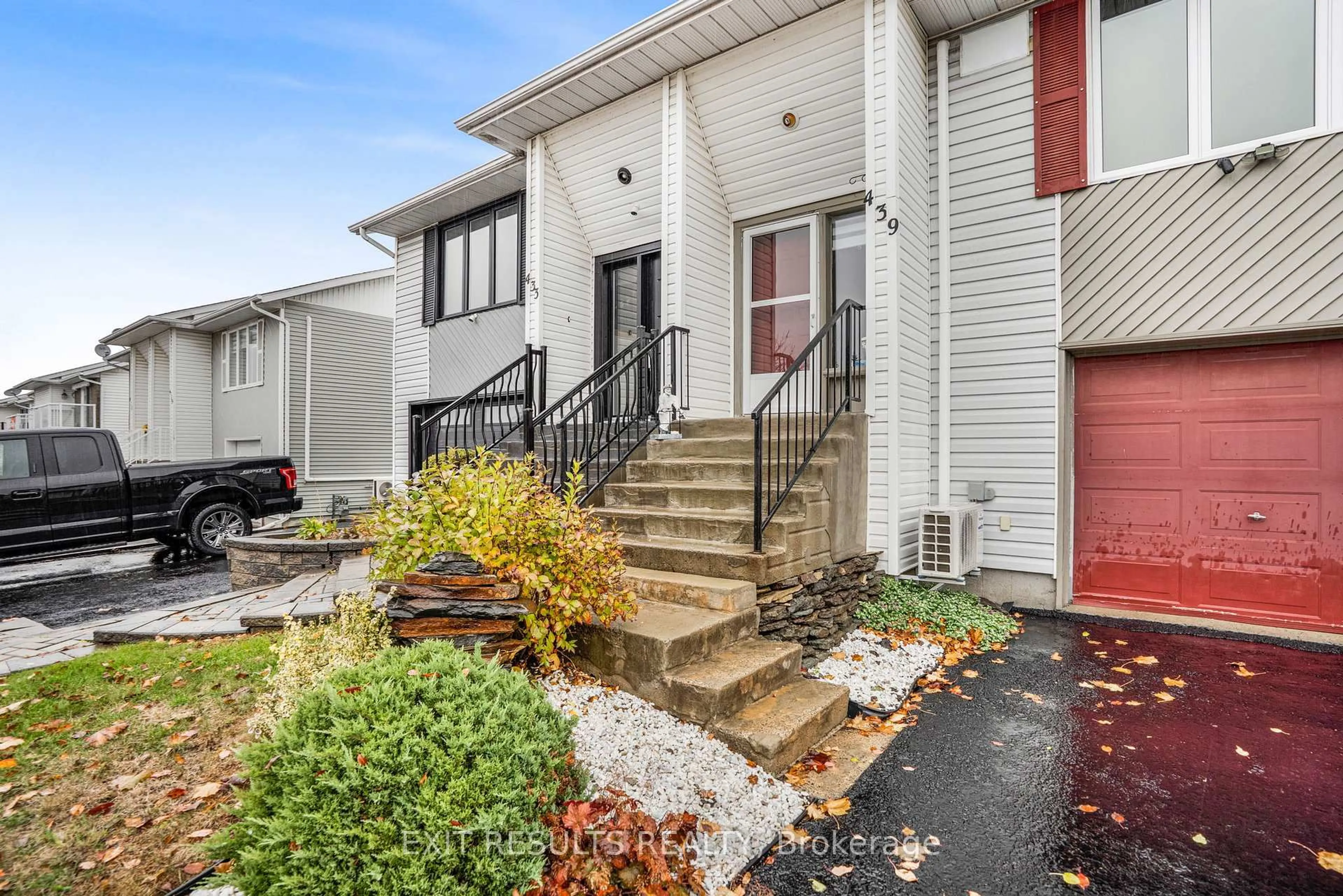 Home with vinyl exterior material, street for 439 Tupper St, Hawkesbury Ontario K6A 3L9