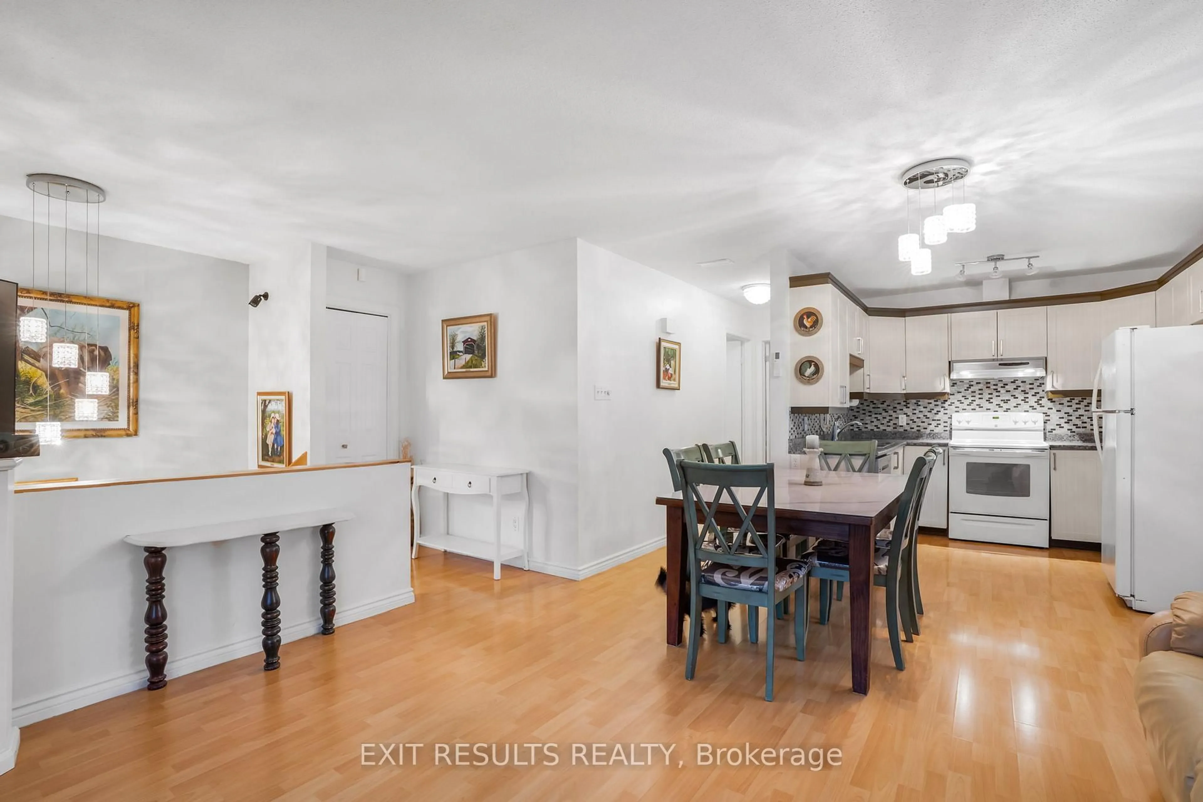 Dining room, unknown for 439 Tupper St, Hawkesbury Ontario K6A 3L9