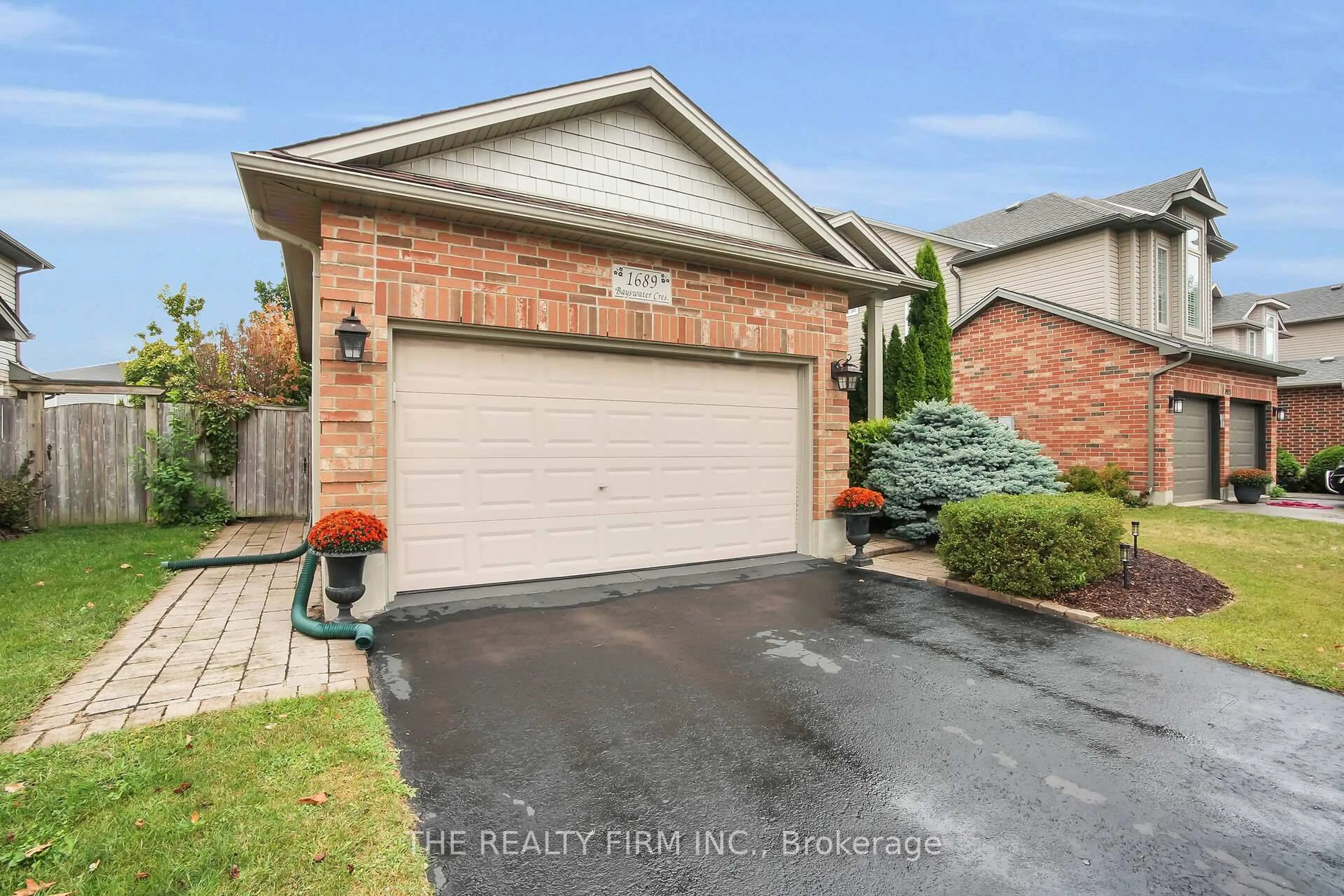Unknown for 1689 Bayswater Cres, London North Ontario N6G 5M9