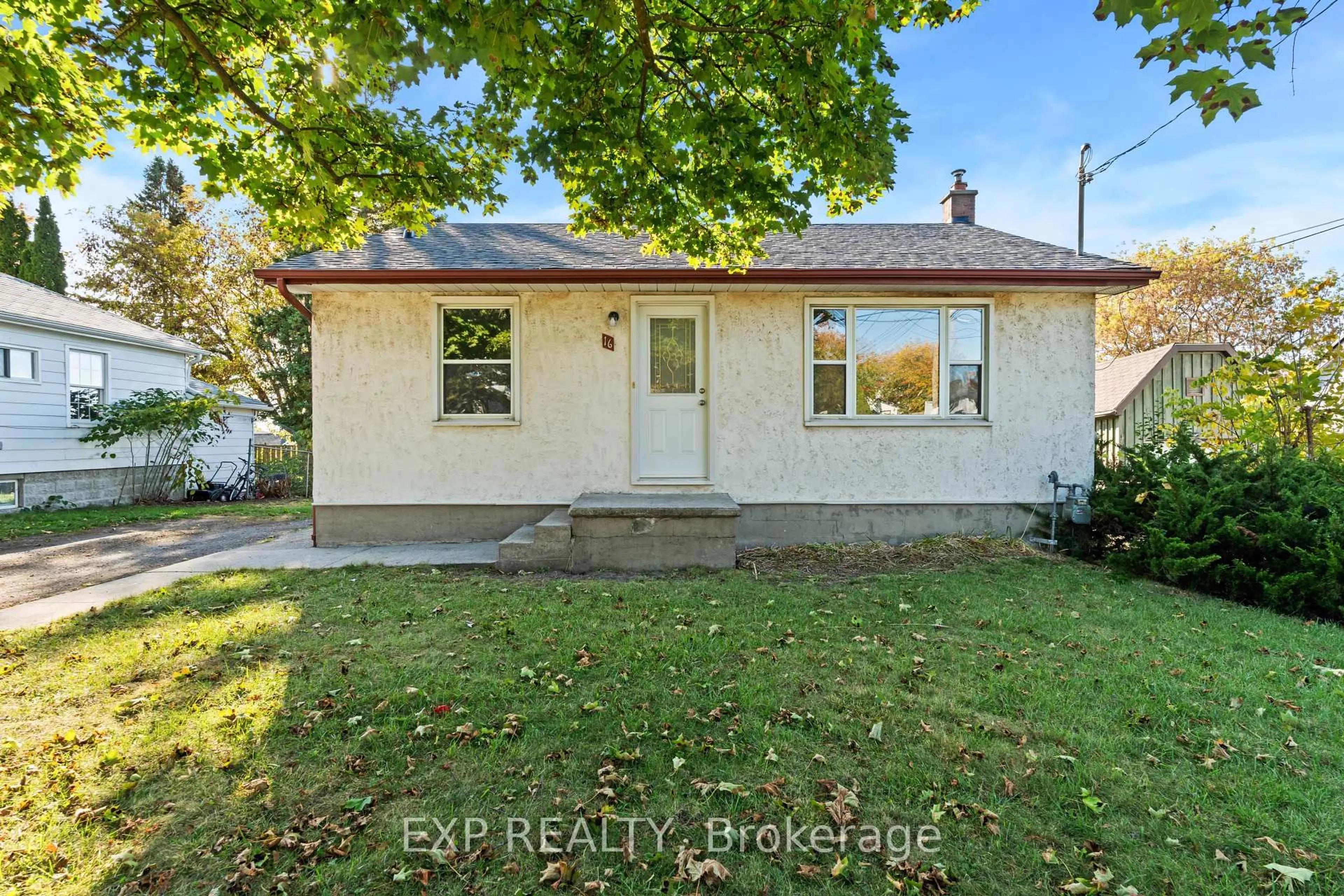 A pic from outside/outdoor area/front of a property/back of a property/a pic from drone, street for 16 Valleyview Cres, Belleville Ontario K8P 3G1
