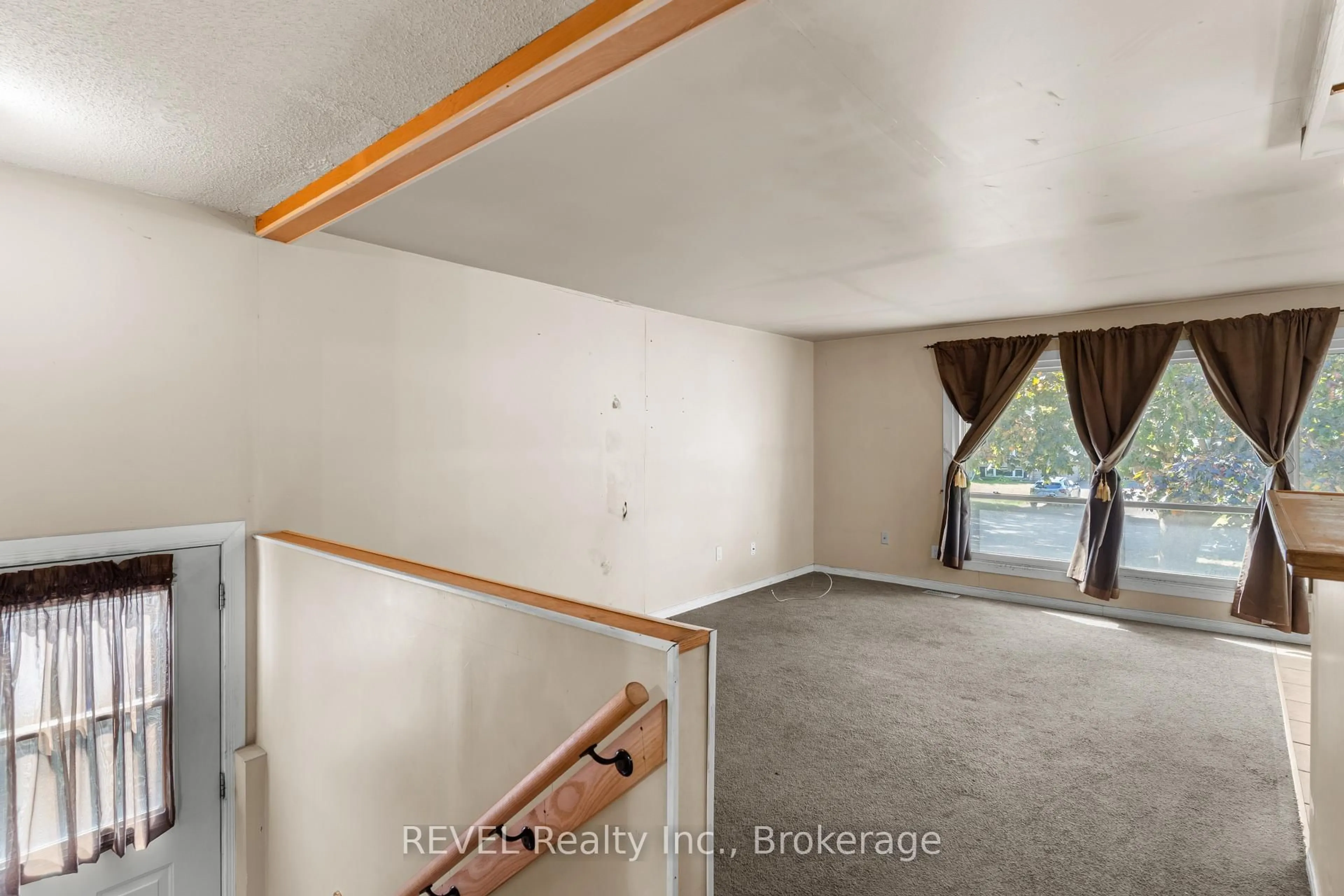 A pic of a room for 5016 Gage Crt, Niagara Falls Ontario L2E 7B5