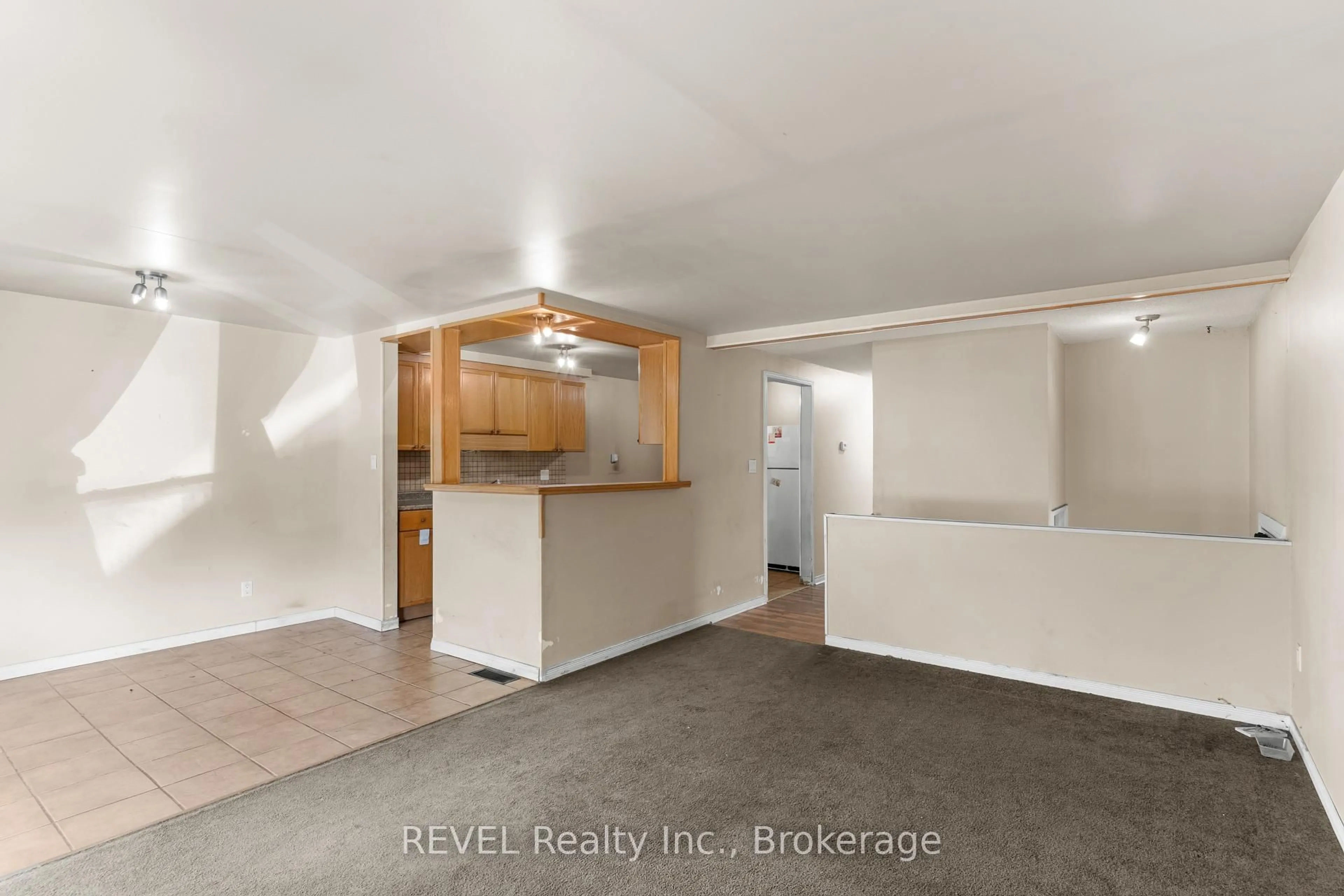 A pic of a room for 5016 Gage Crt, Niagara Falls Ontario L2E 7B5