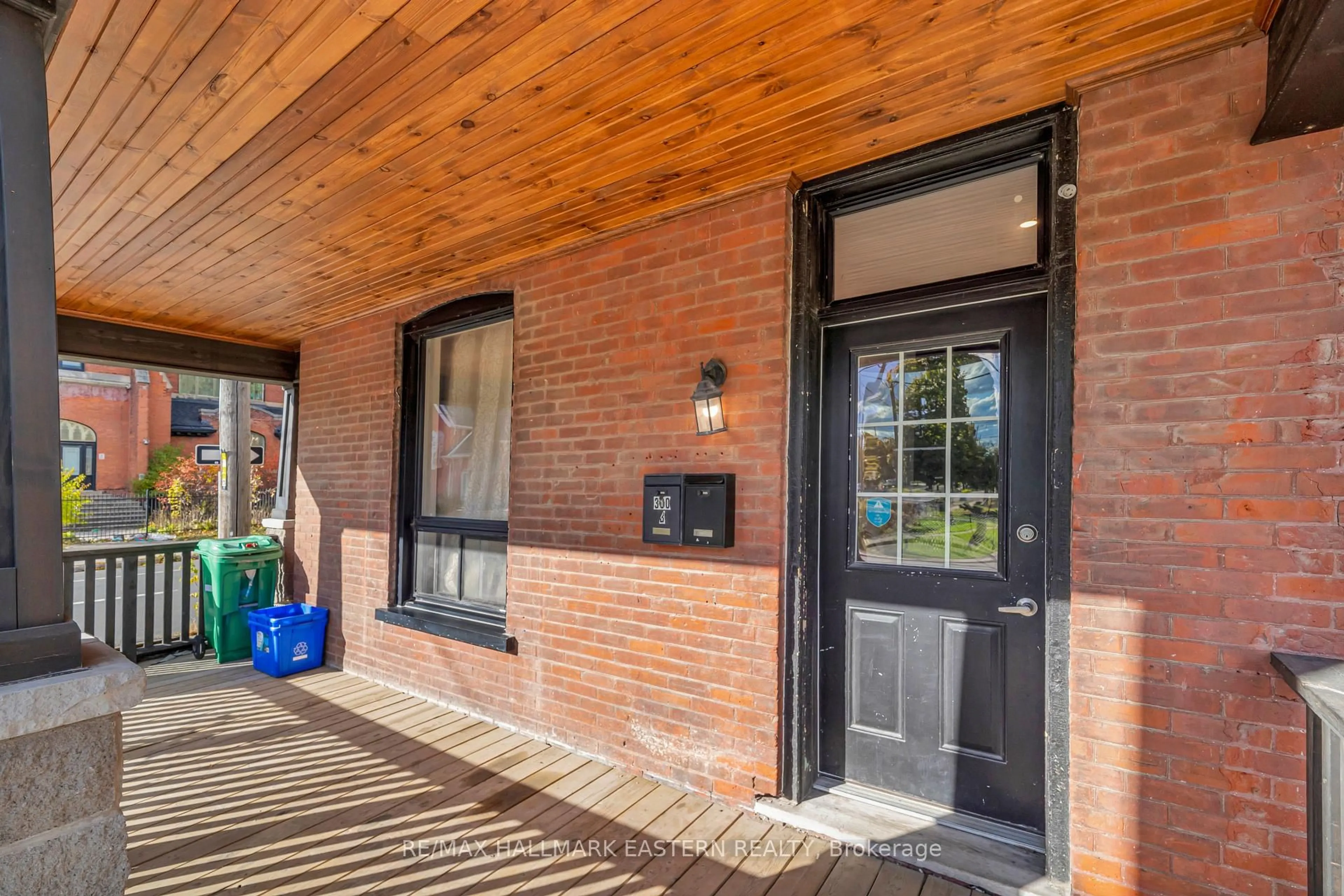 Unknown for 300 Wolfe St, Peterborough Ontario K9J 2L5