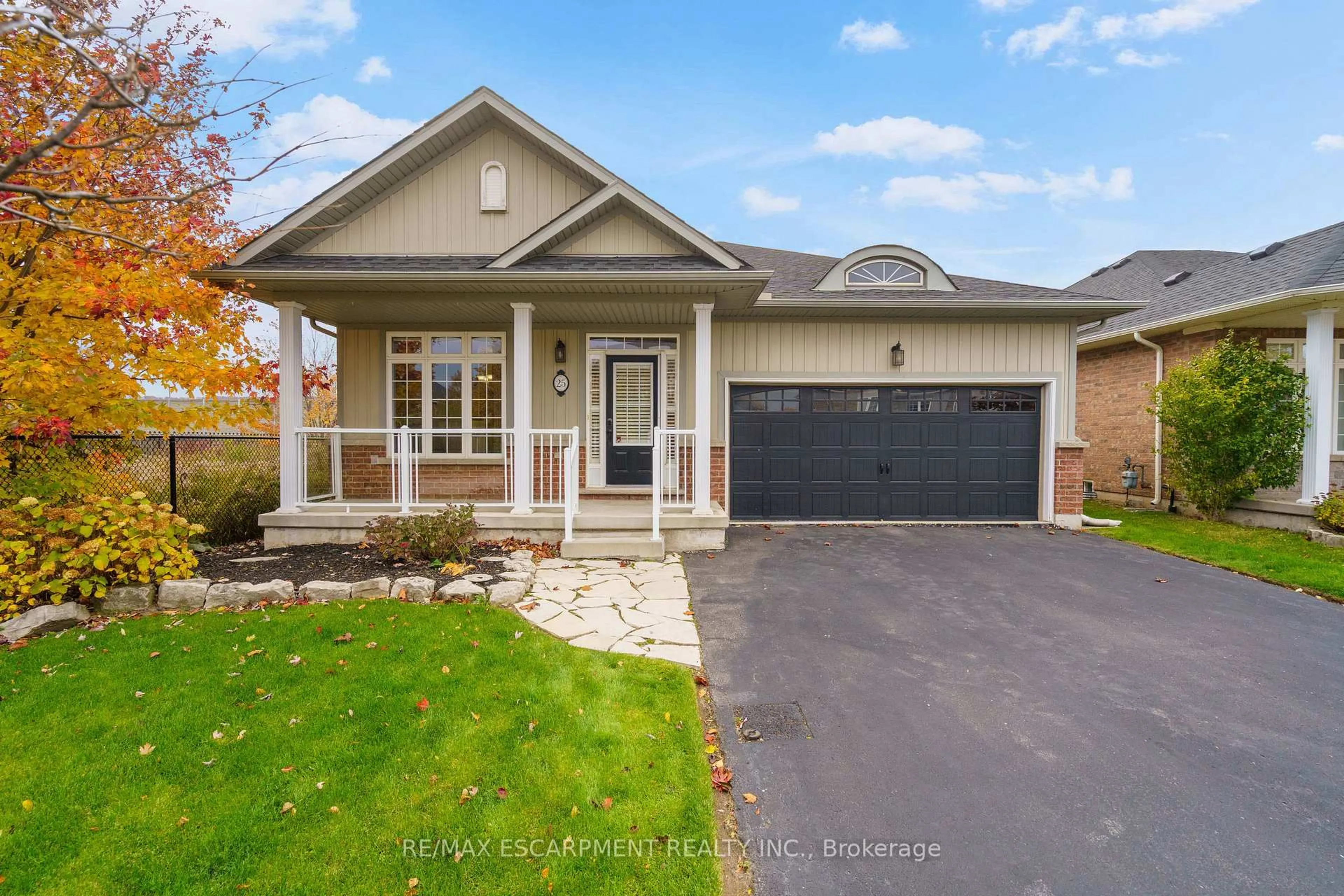 Home with brick exterior material, street for 25 Sidare Crt, Grimsby Ontario L3M 4E8