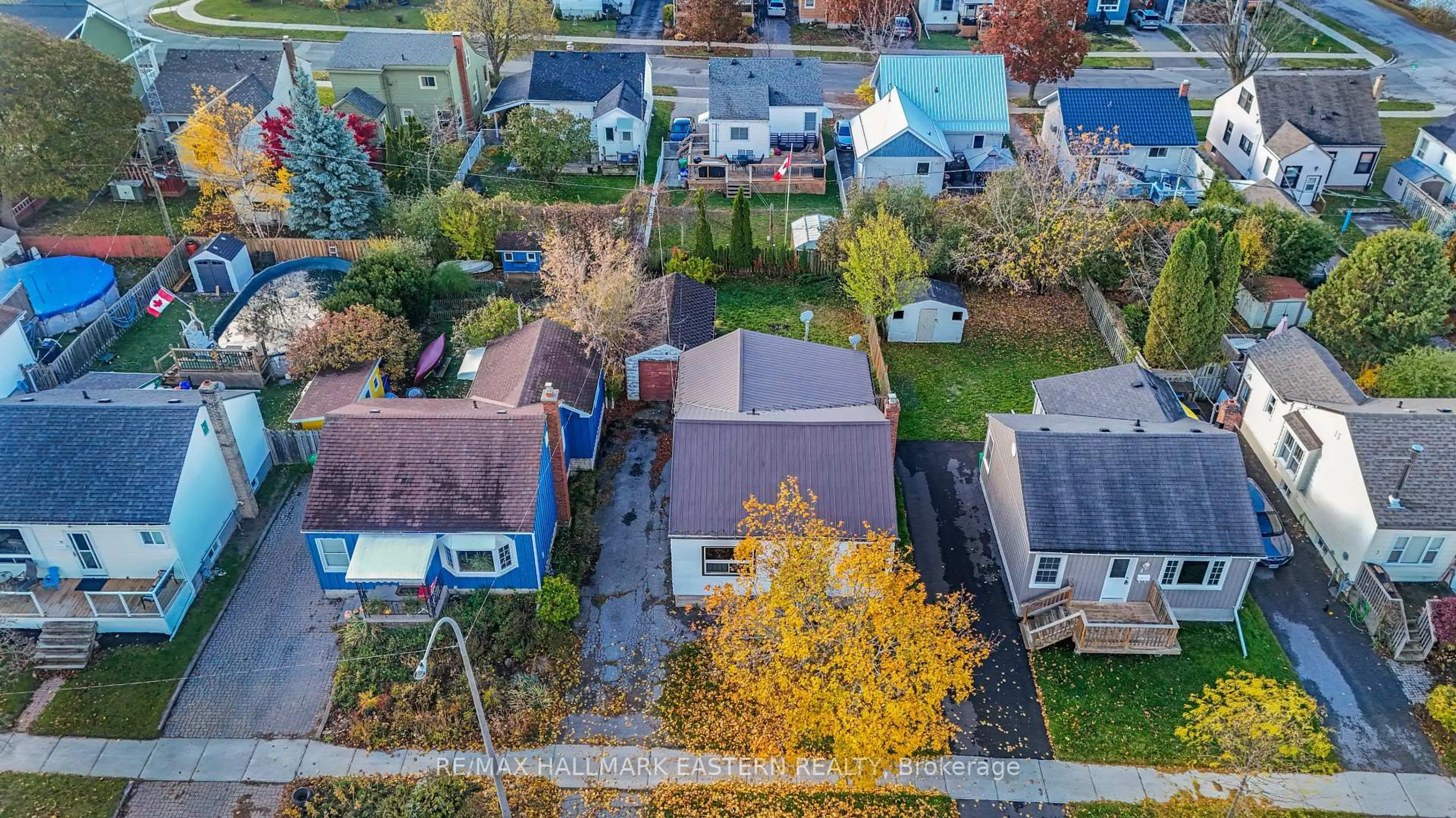 A pic from outside/outdoor area/front of a property/back of a property/a pic from drone, street for 7 Wallace St, Peterborough Ontario K9H 1A8