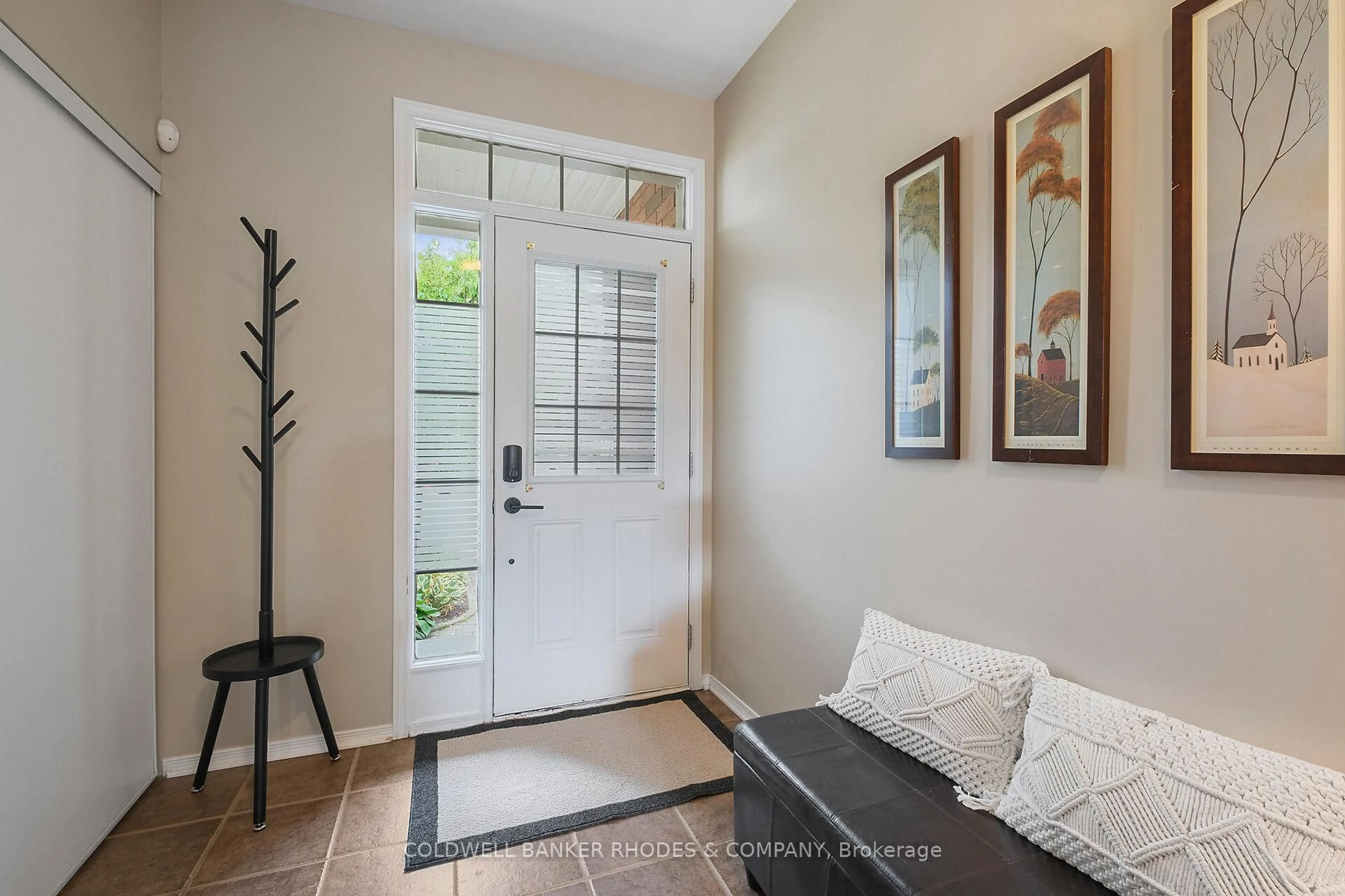 Indoor entryway for 175 Destiny Private, Ottawa Ontario K4A 0K6