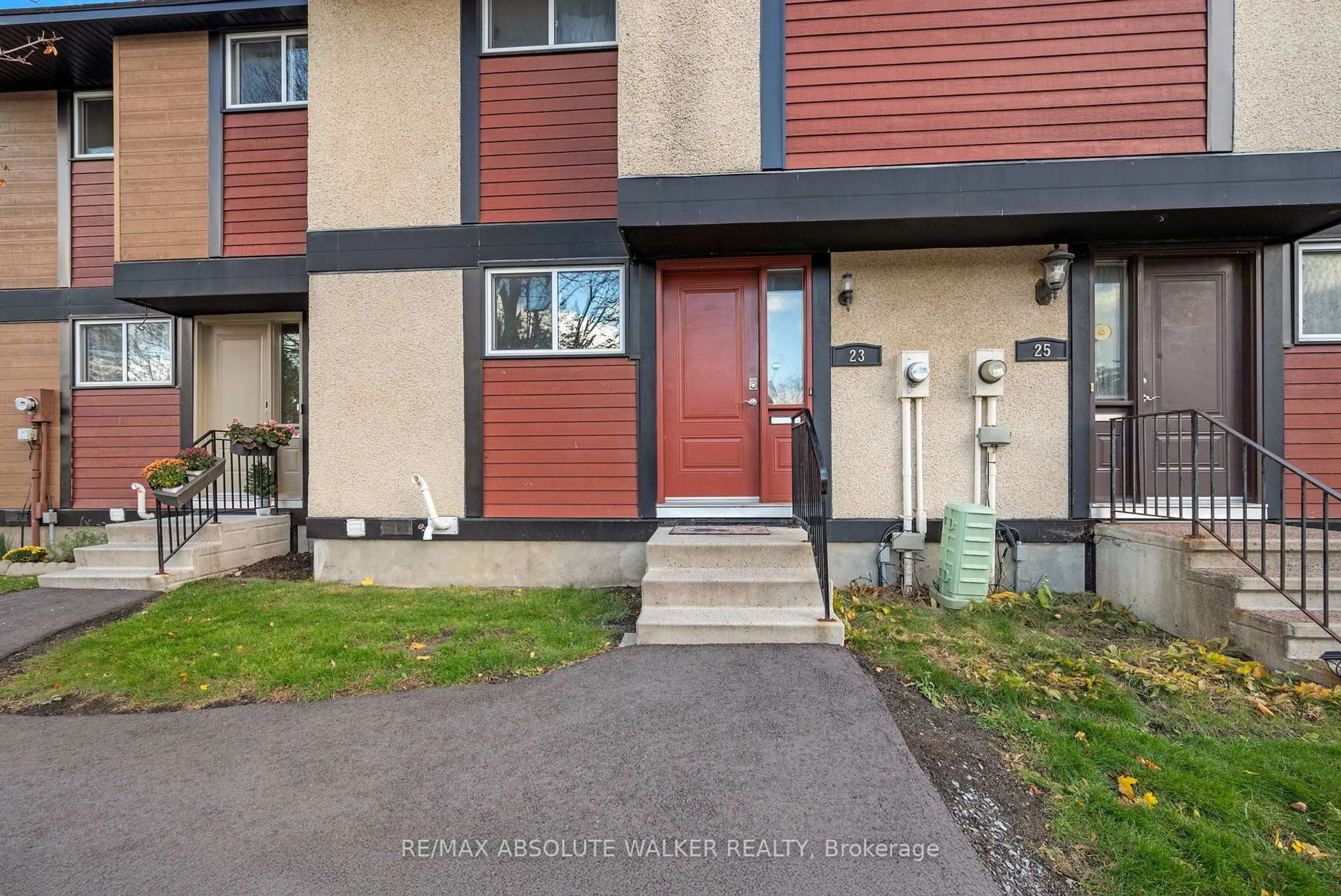 Unknown for 23 Mcclintock Way #102, Kanata Ontario K2L 2A3