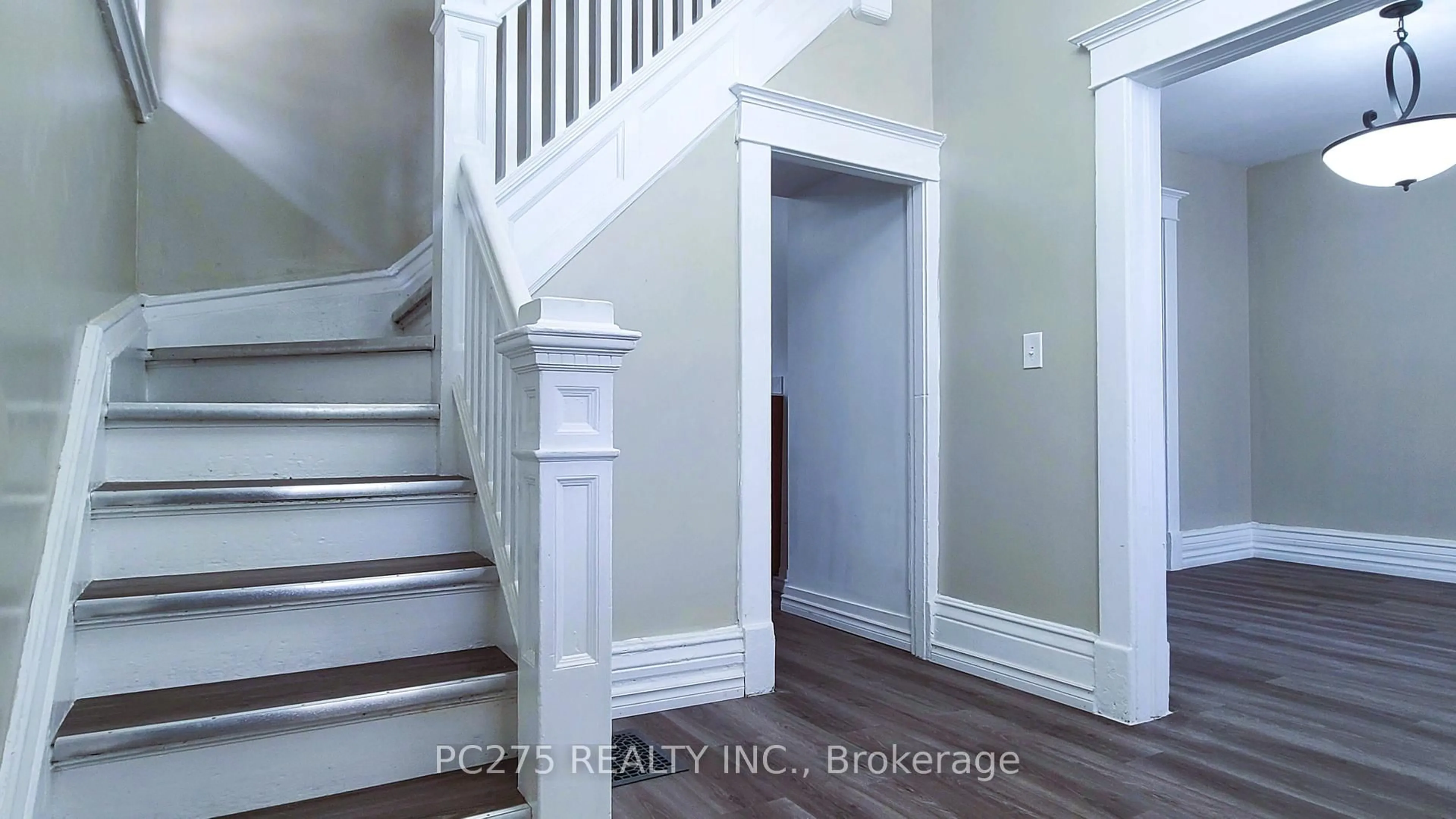 Indoor entryway for 171 Egerton St, London East Ontario N5Z 2G5