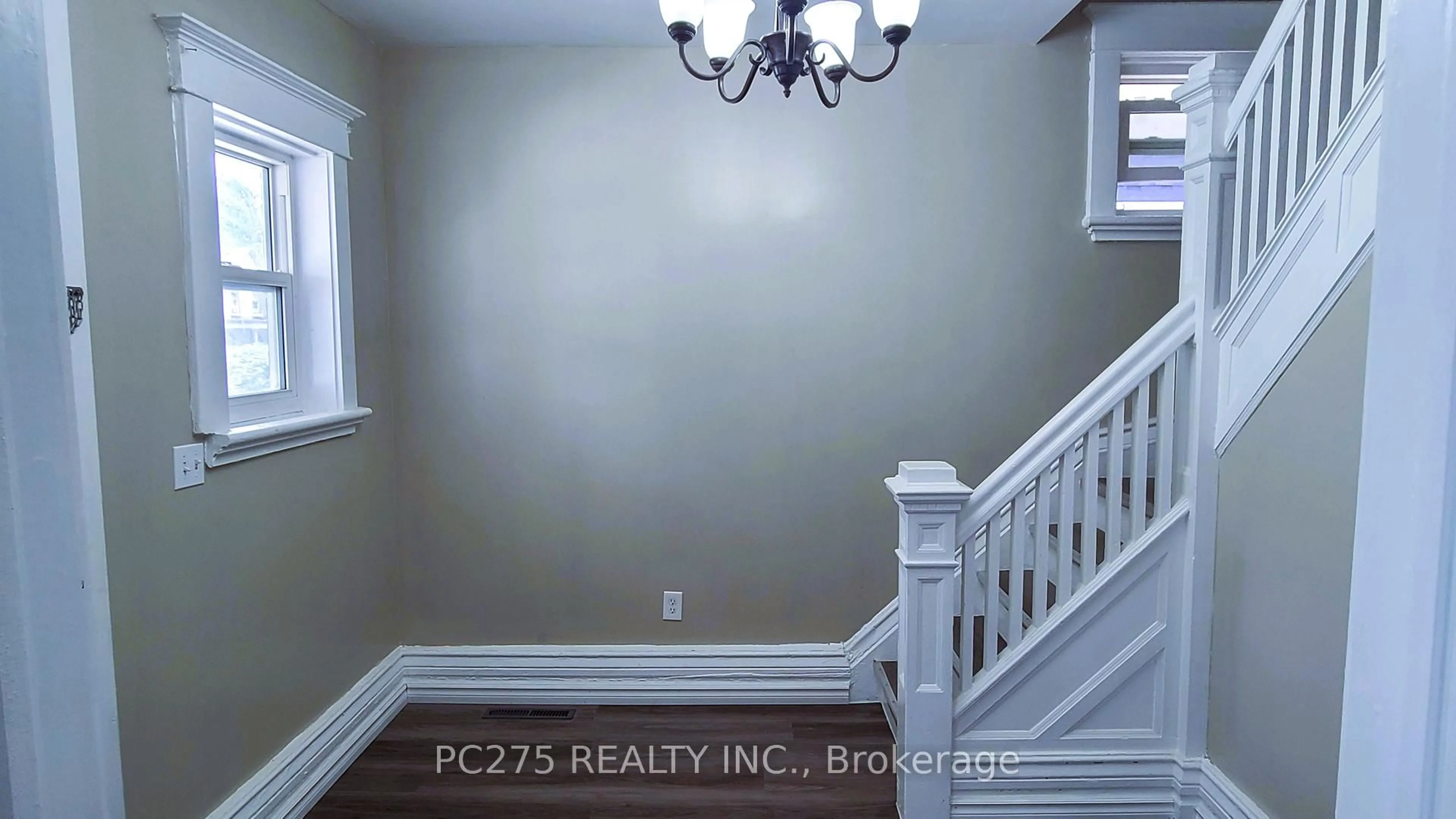 Indoor entryway for 171 Egerton St, London East Ontario N5Z 2G5